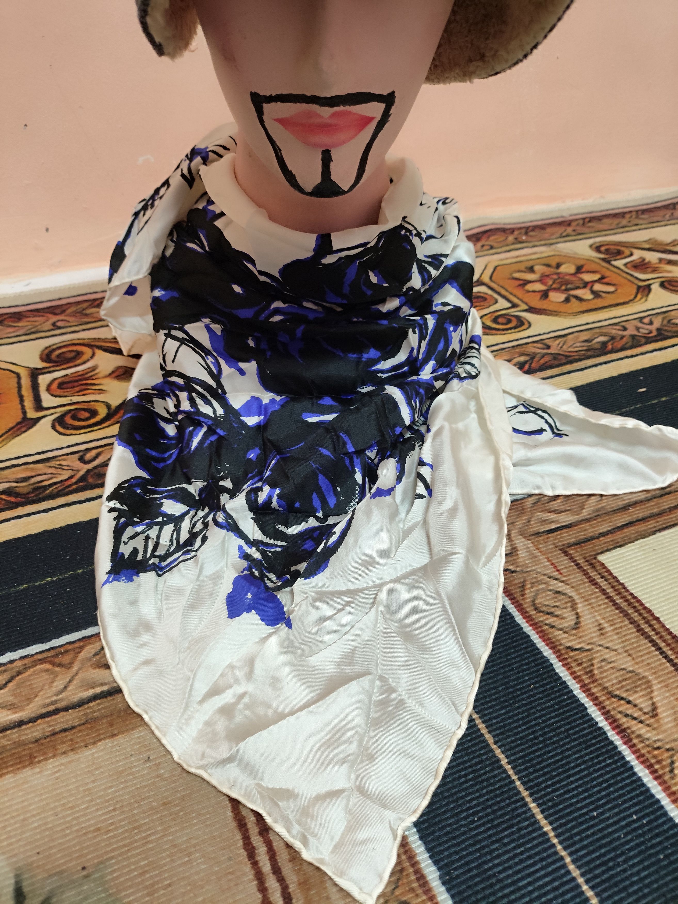 Designer × Vintage Vintage Scarves Neckerchief, Silk fabric Art Design Size ONE SIZE - 1 Thumbnail