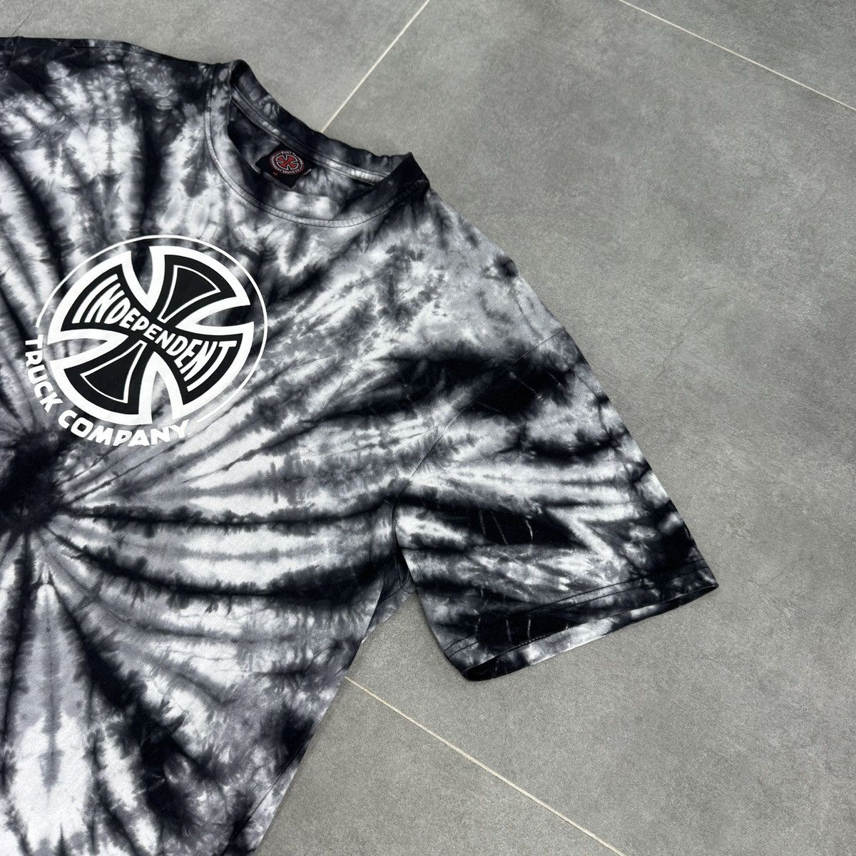 Independent Truck Co. Independent Truck Company Tie Dye Y2K T-Shirt Men Size M Size US M / EU 48-50 / 2 - 5 Thumbnail