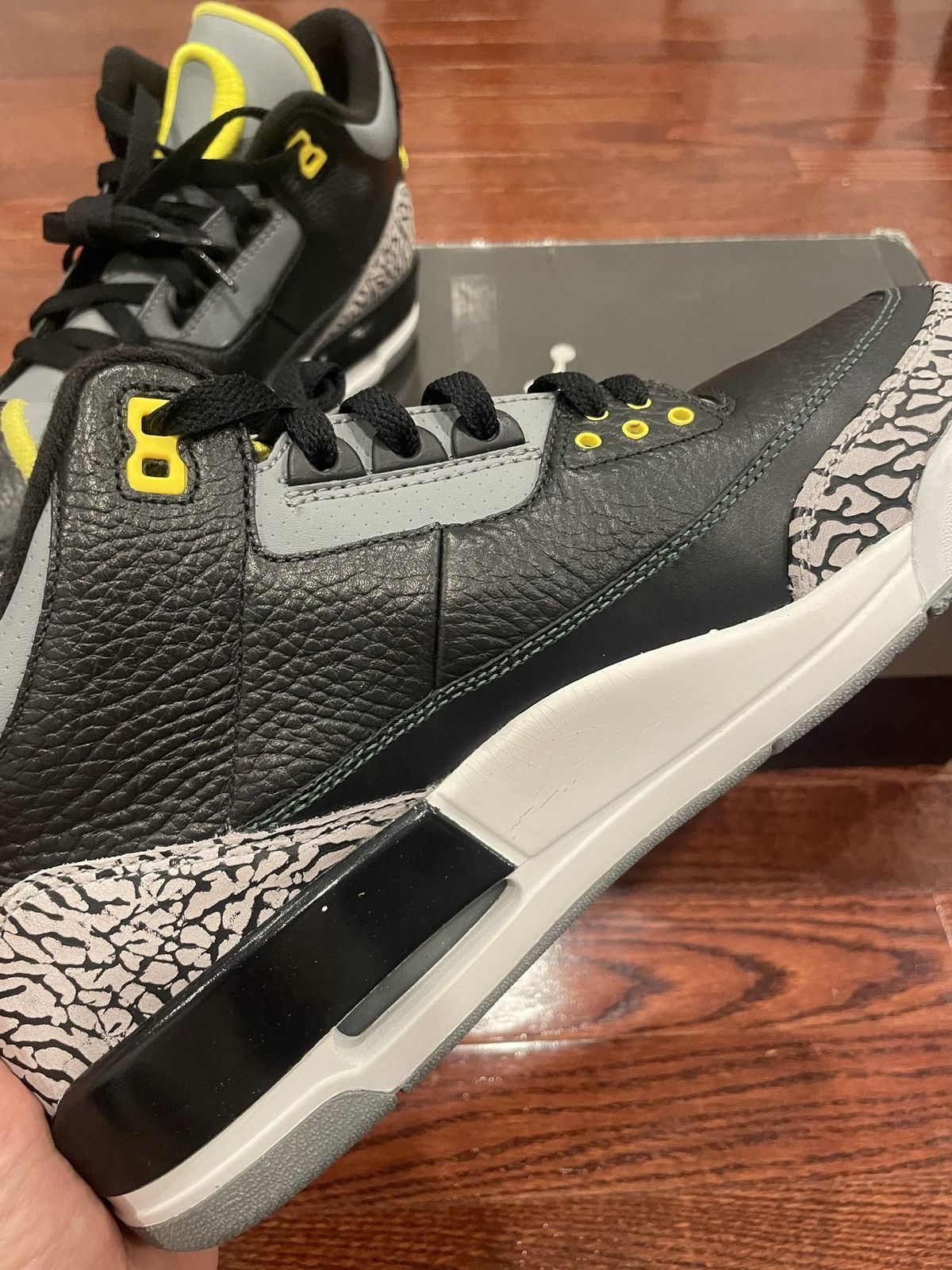 Jordan Brand 100% Authentic Jordan 3 Pitcrew lll Promo Players Pair sz 9 Size US 9 / EU 42 - 15 Thumbnail