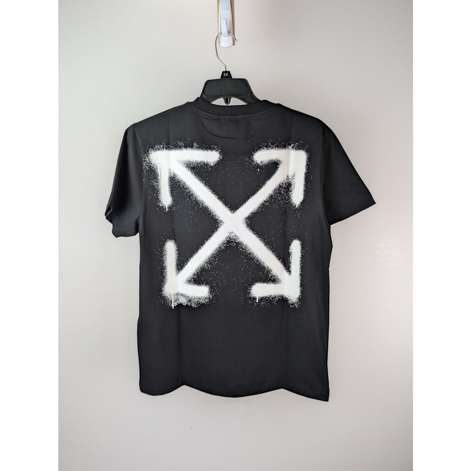 Off-White o1rshd1 Spray Can Arrow Slim S/S T-Shirt in Black Size US M / EU 48-50 / 2 - 10 Thumbnail