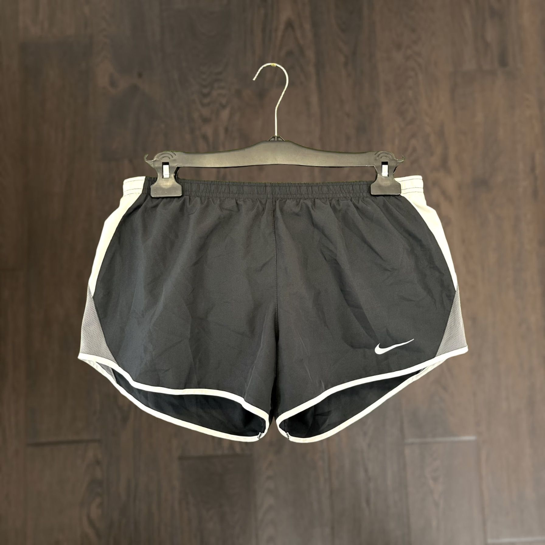 Nike NIKE W DRY SHORTS Women Training Run Running Sport Shorts L Red Navy Blue Nike Dri-FIT Trainers & Workout Shorts Women Size 36" / US 14 / IT 50 - 1 Thumbnail