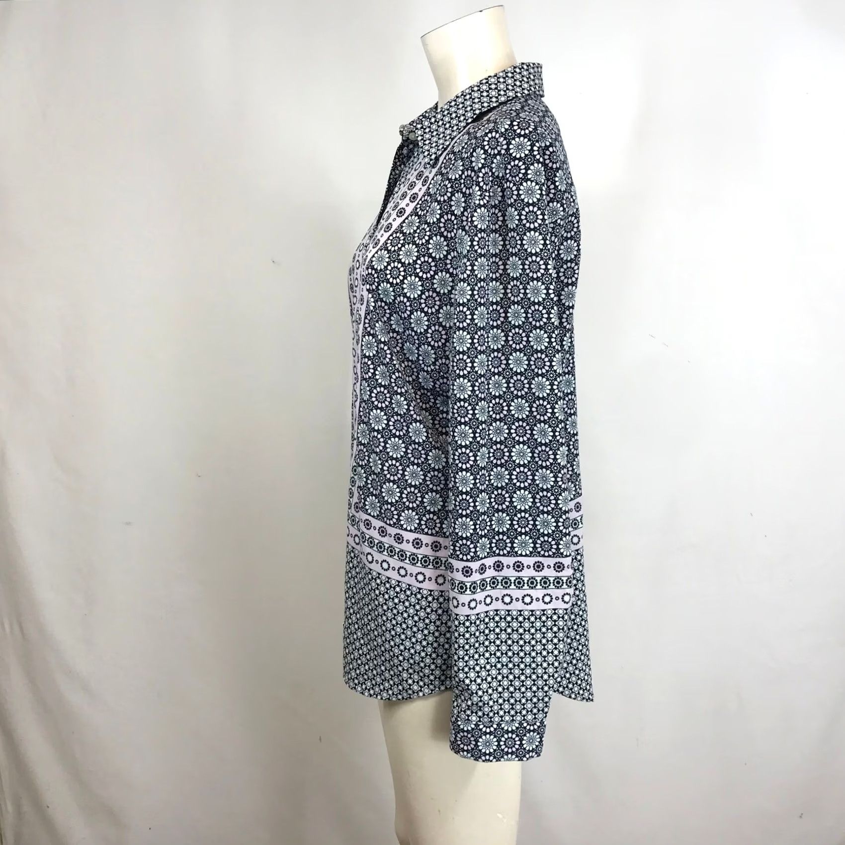 Talbots Talbots Womens Button-Up Shirt L Long Sleeve Geometric Floral Print Collared Button-Down Blue Spring Fall Casual Workwear Mens Womens Girls Boys Size L / US 10 / IT 46 - 6 Thumbnail