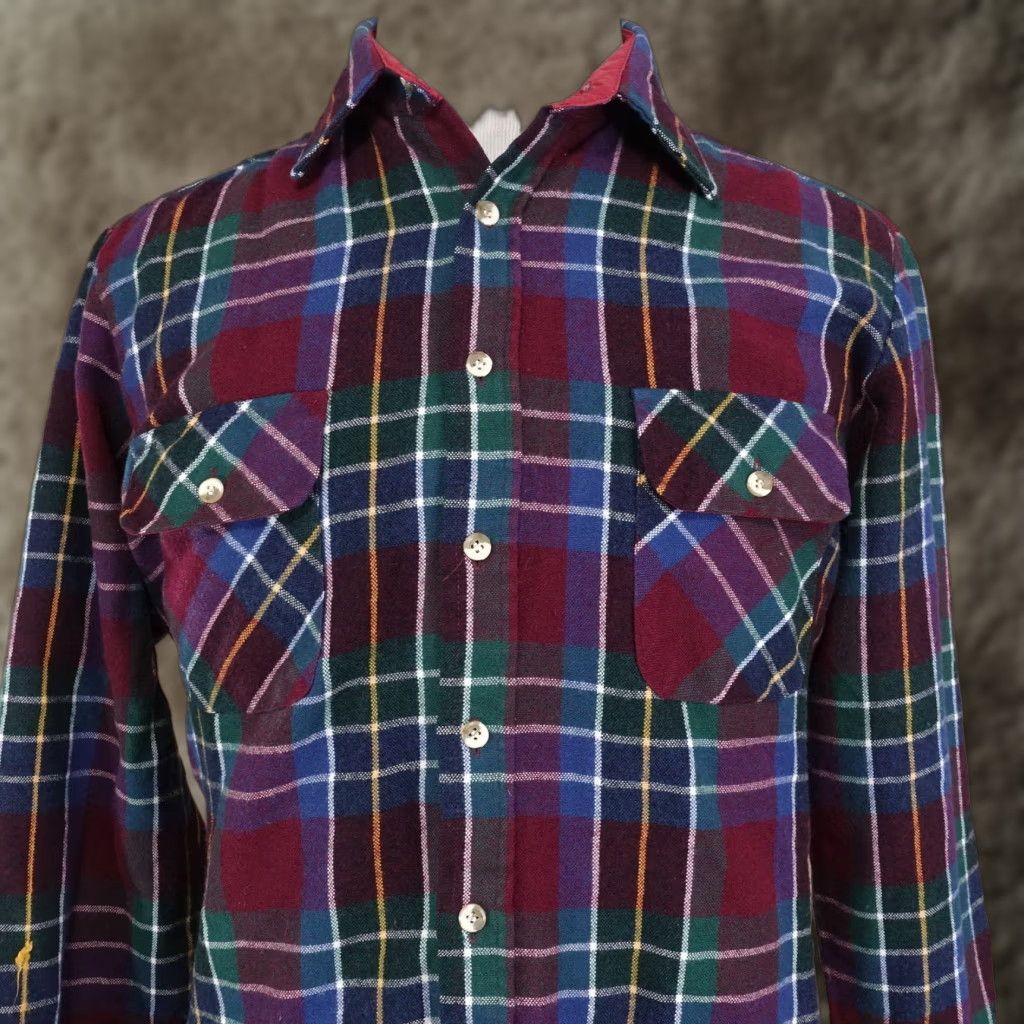 Vintage VINTAGE Tarleton Acrylic Flannel Plaid Long Sleeve Button Down Shirt L Red Mens Adult Large Plaid 1970s 80s Workwear Casual Formal Cocktails Size US L / EU 52-54 / 3 - 1 Thumbnail