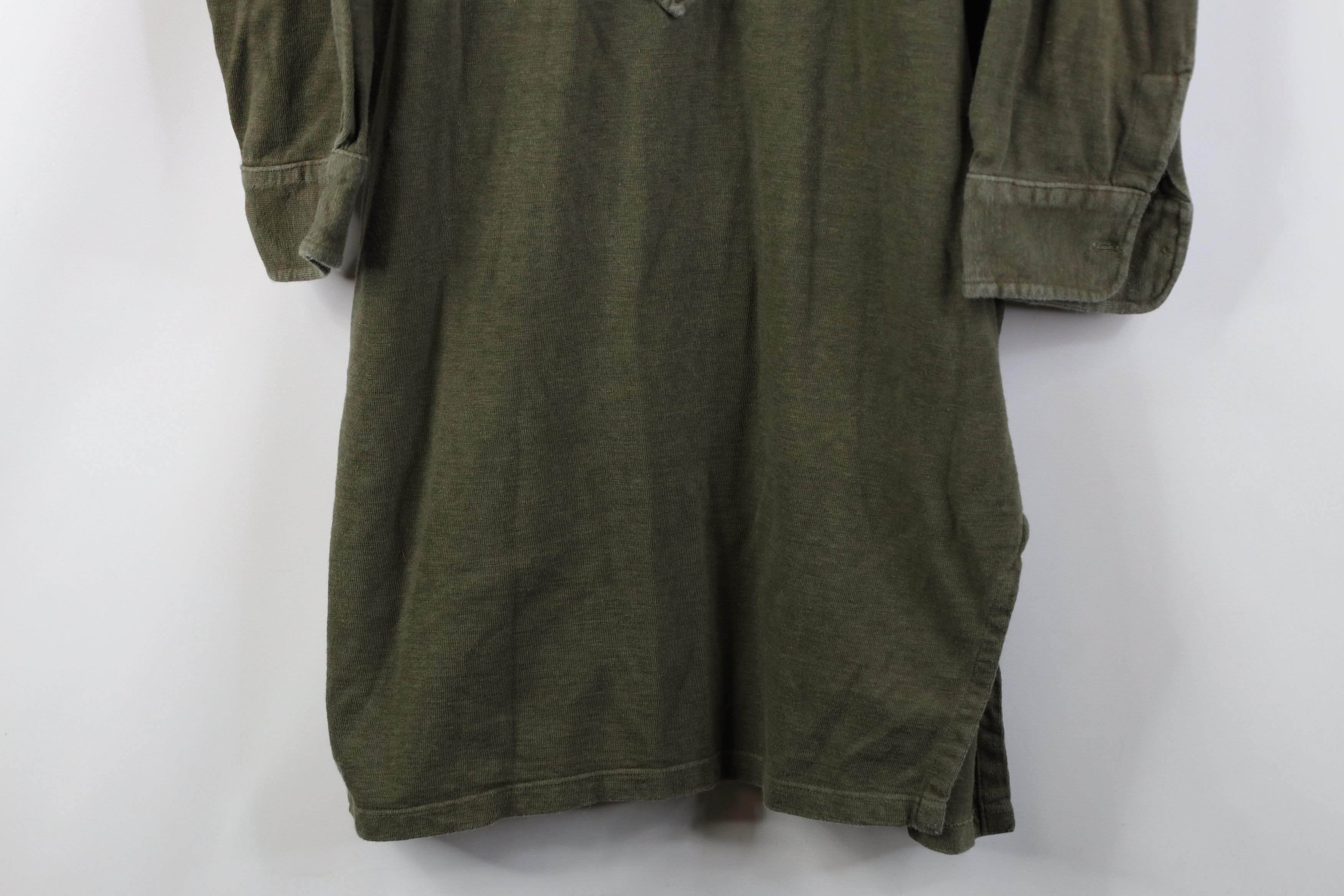 Vintage Vintage 50s Military Collared Knit Sleep Shirt Olive Green Size US L / EU 52-54 / 3 - 3 Thumbnail