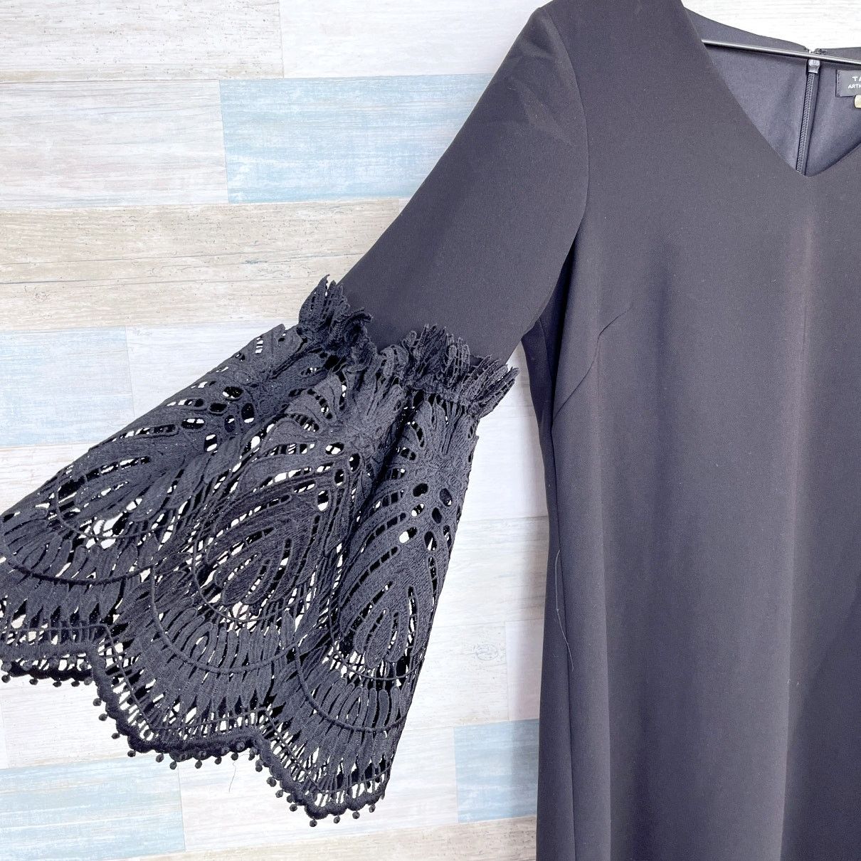 Elie Tahari Tahari Lace Bell Sleeve Cocktail Dress Black Long Sleeve 4 Size S / US 4 / IT 40 - 3 Thumbnail