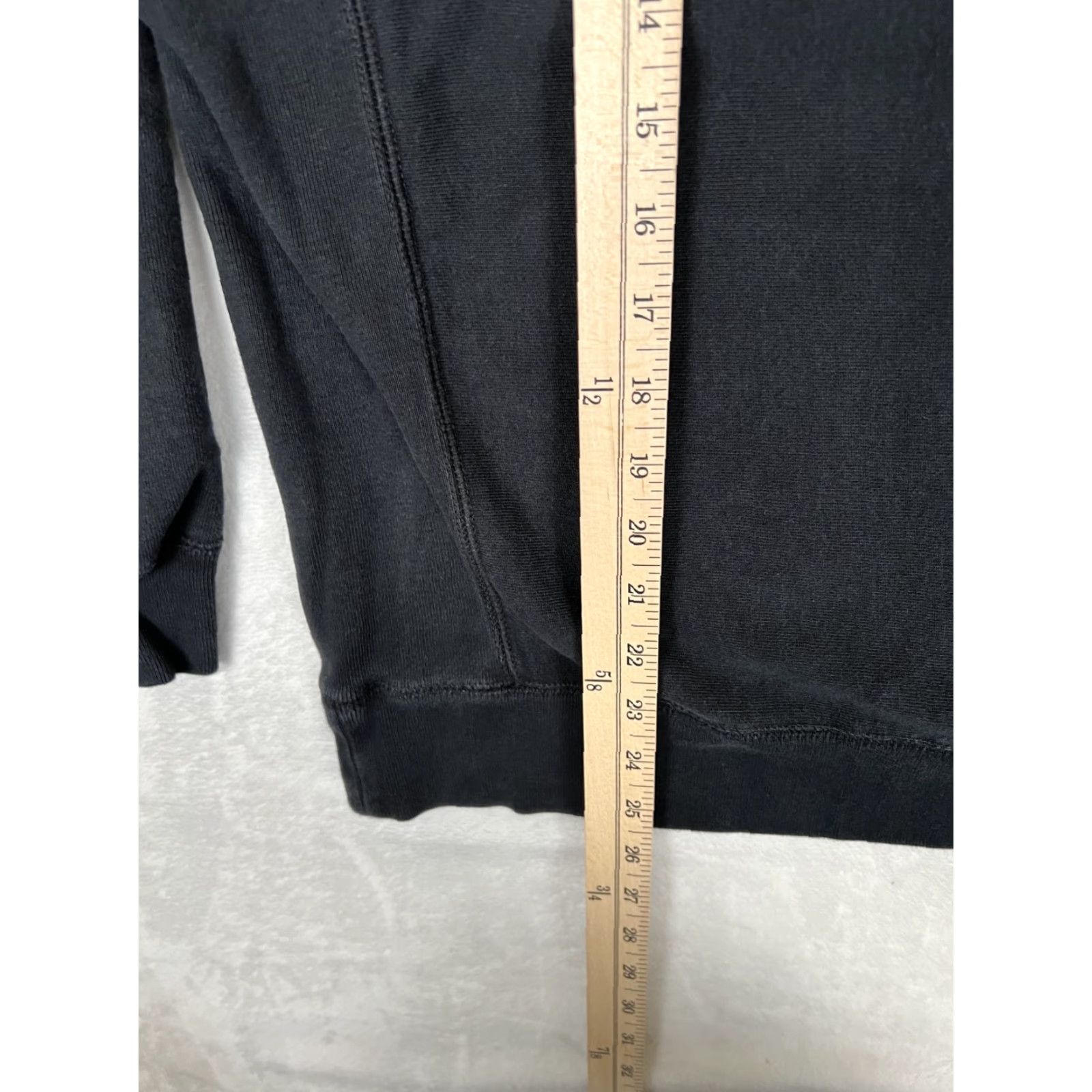Vintage VINTAGE Santa Cruz Sweatshirt Crewneck Ragged OG Logo Mens Small Black Pullover Hooded Pockets 90s Skate Size US S / EU 44-46 / 1 - 3 Thumbnail