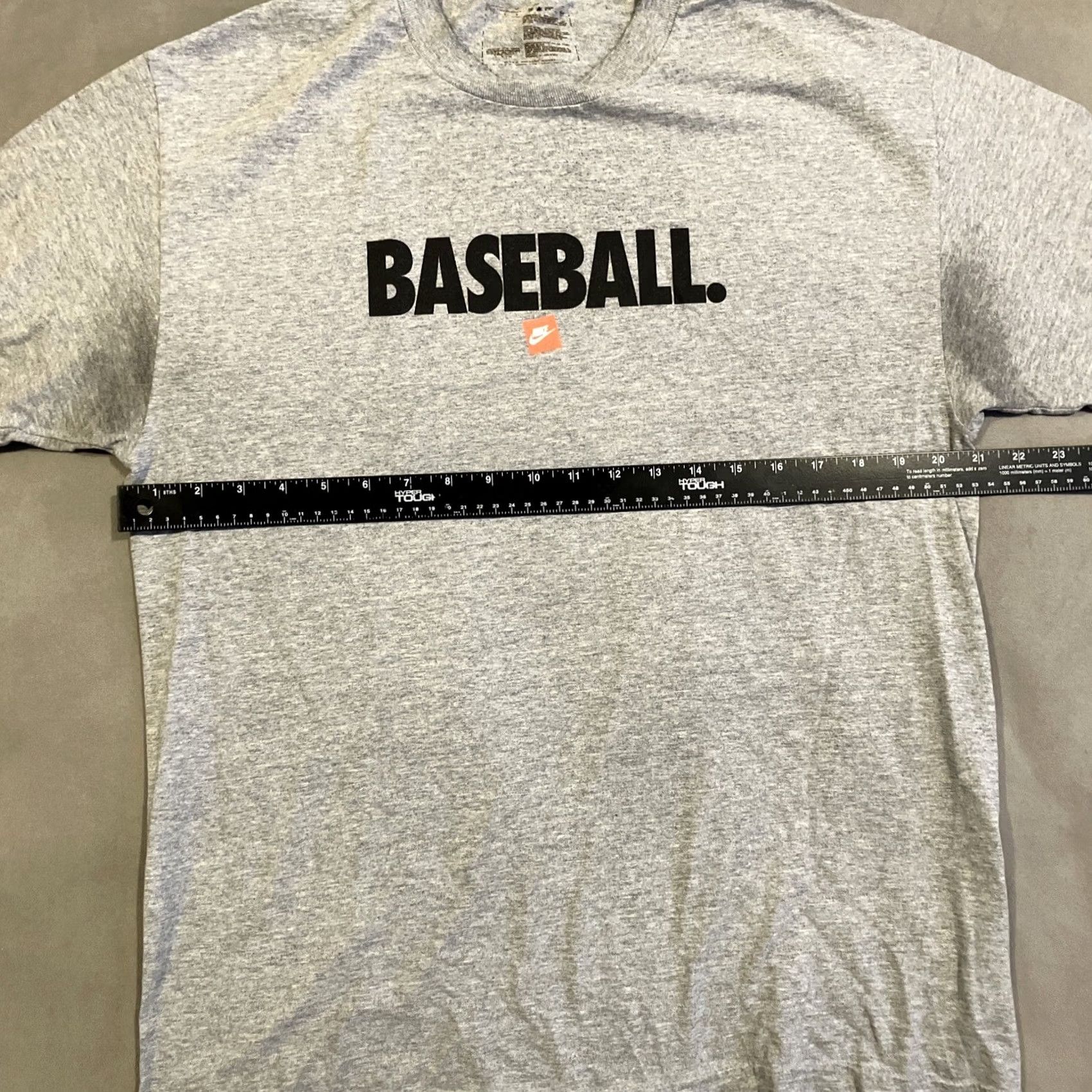 Nike VINTAGE Nike Baseball Gray T Shirt Center Swoosh Graphic Large Mens T-Shirt 2000s Vintage Sports Graphic Cap 2000-2009 Size US L / EU 52-54 / 3 - 4 Thumbnail