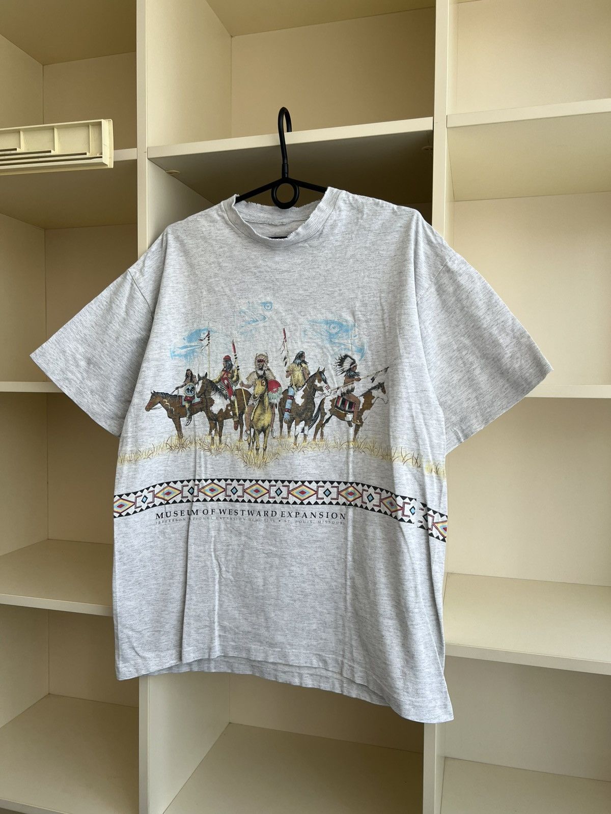 Vintage Vintage 90s St. Louis Native American T-Shirt Museum Size XL Size US XL / EU 56 / 4 - 6 Thumbnail
