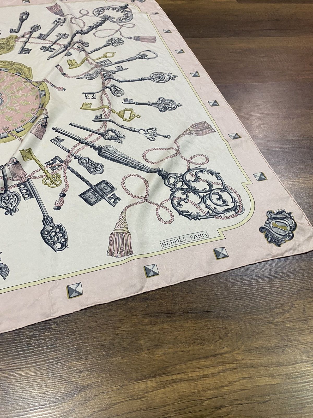 Hermes Authentic Vintage Hermes Scarf 100% Silk Size ONE SIZE - 5 Thumbnail