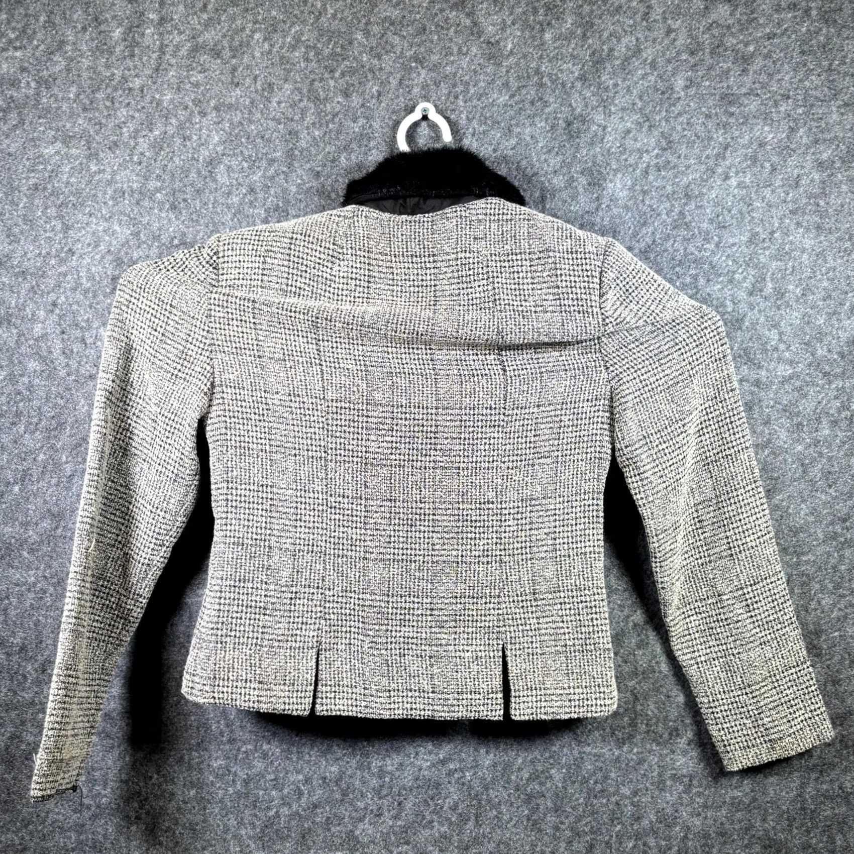 Vintage Jessica Howard Basic Jacket Womens 6 Gray Polyester Tweed Plaid Fox Fur Collar Jacket Women Grey Plaid Fox Fur Collar Size M / US 6-8 / IT 42-44 - 5 Thumbnail