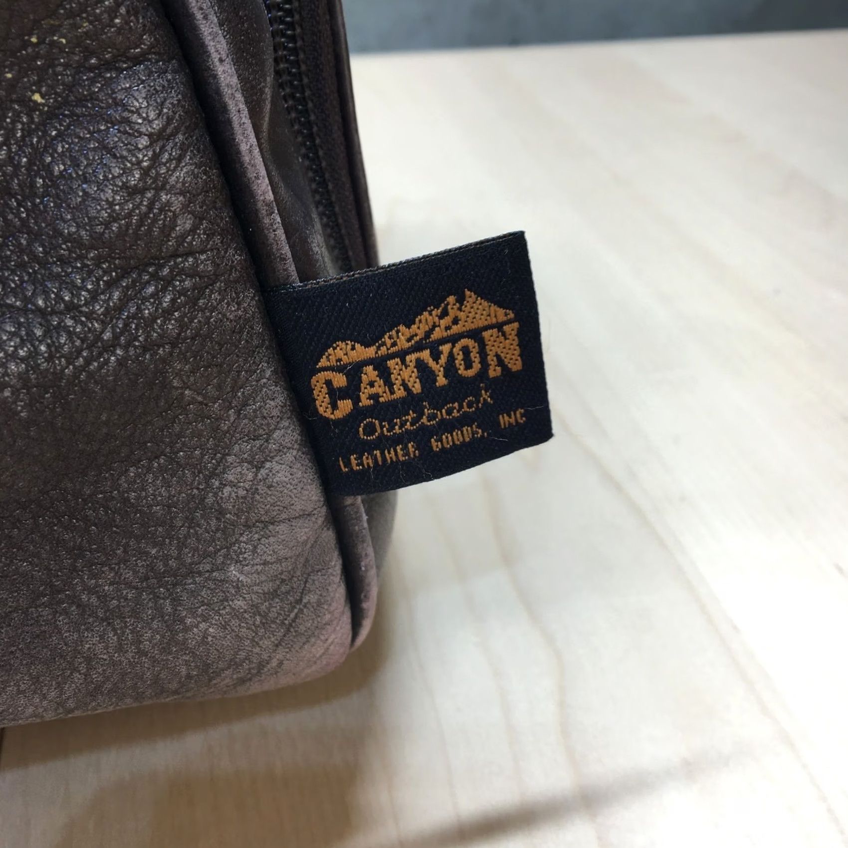 Vintage Canyon Leather Duffle Bag Travel Brown - Medium - Men - Classic Style - 22 in Width - Leather Strap - Zip Closure - Solid Pattern Size ONE SIZE - 3 Thumbnail
