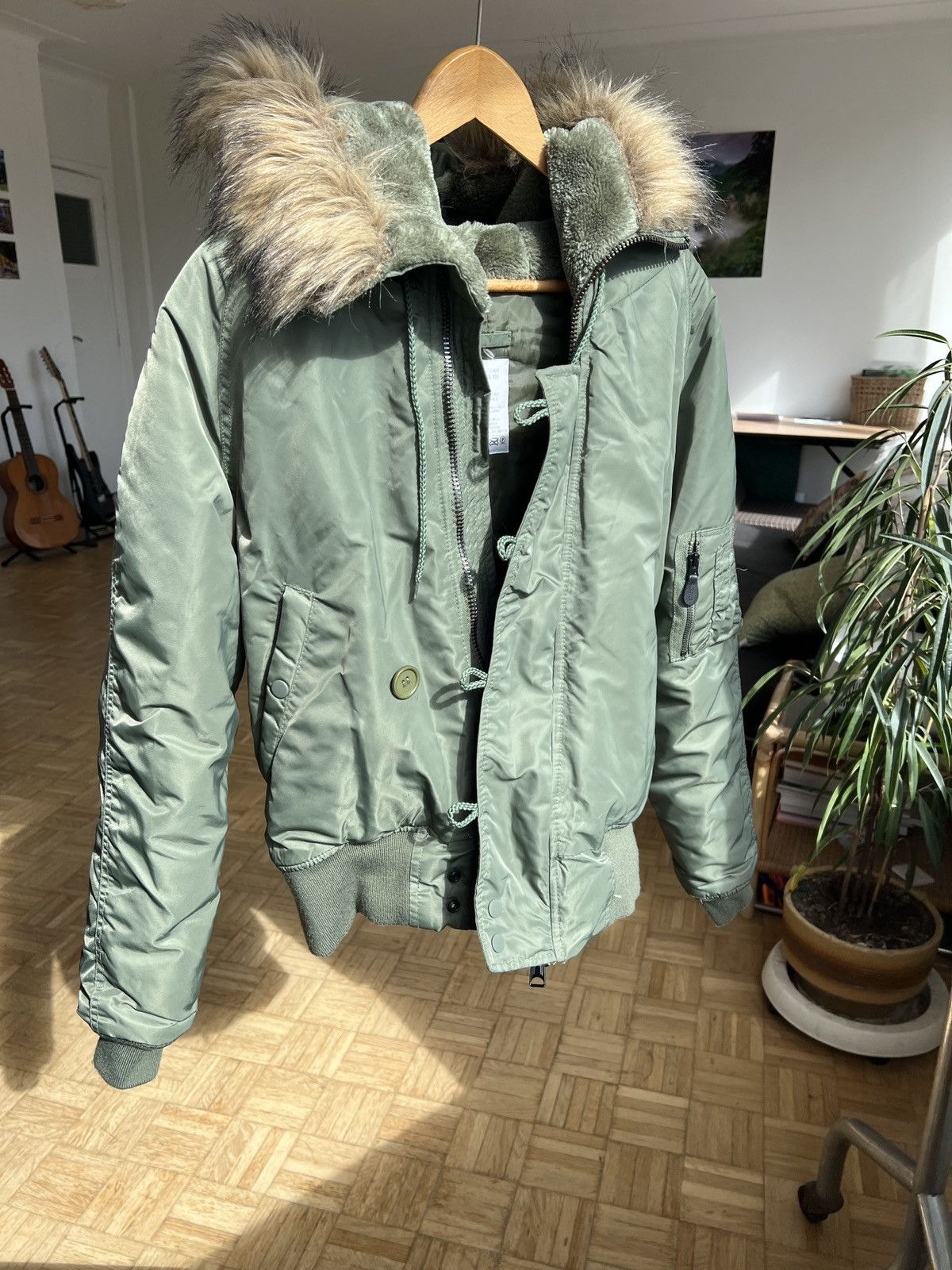 MIL-TEC N2B Flight Jacket L Size US L / EU 52-54 / 3 - 4 Thumbnail
