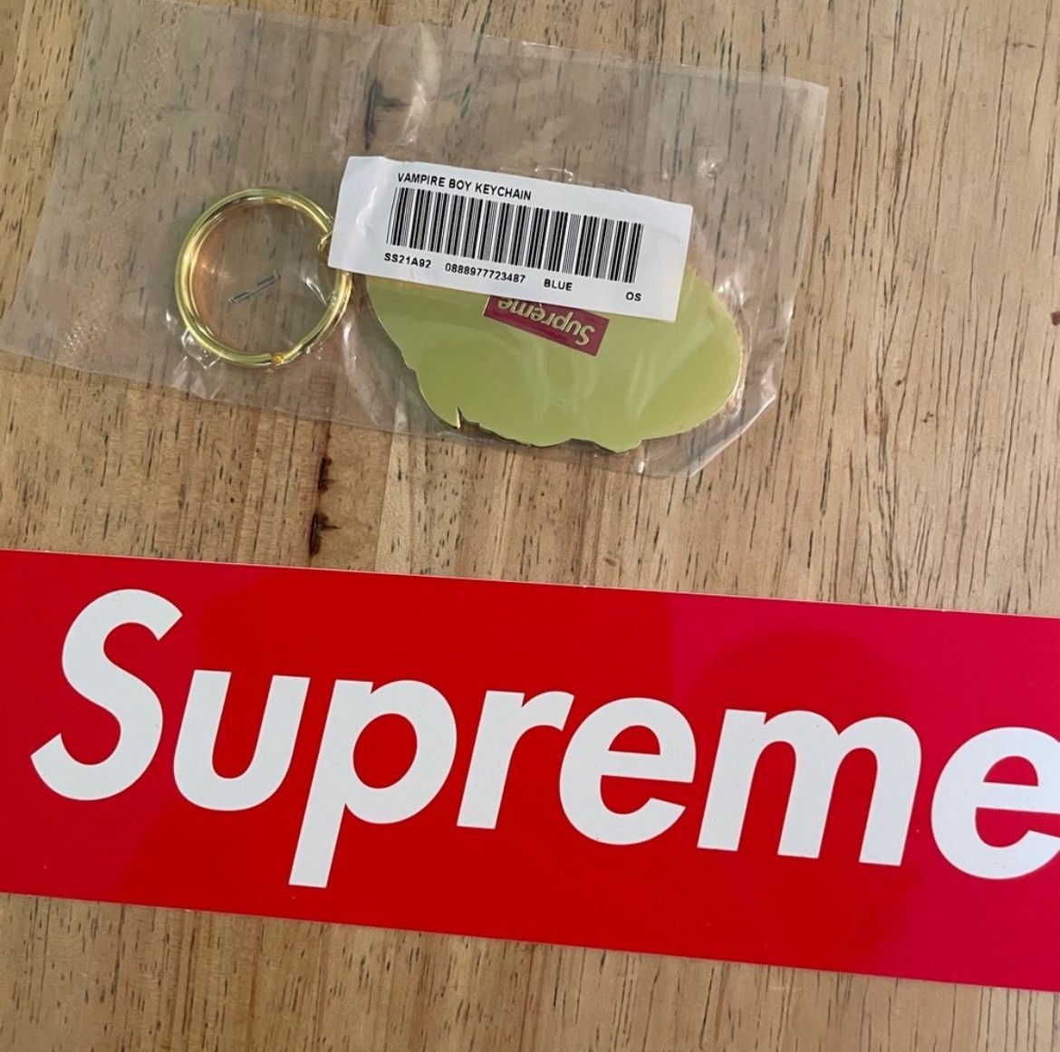 Supreme Supreme vampire boy keychain Size ONE SIZE - 2 Thumbnail