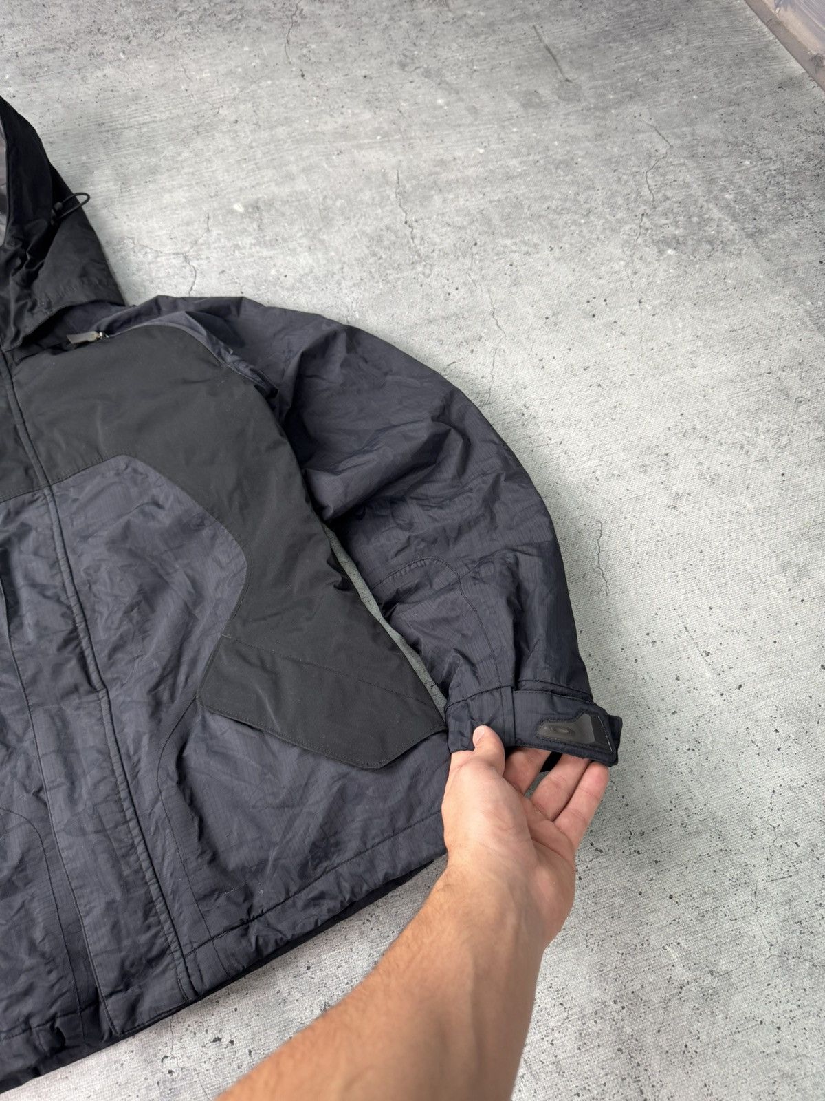 Oakley Vintage 90’s Oakley Y2K Ski Gorpcore Monogram Jacket Size S / US 4 / IT 40 - 4 Thumbnail