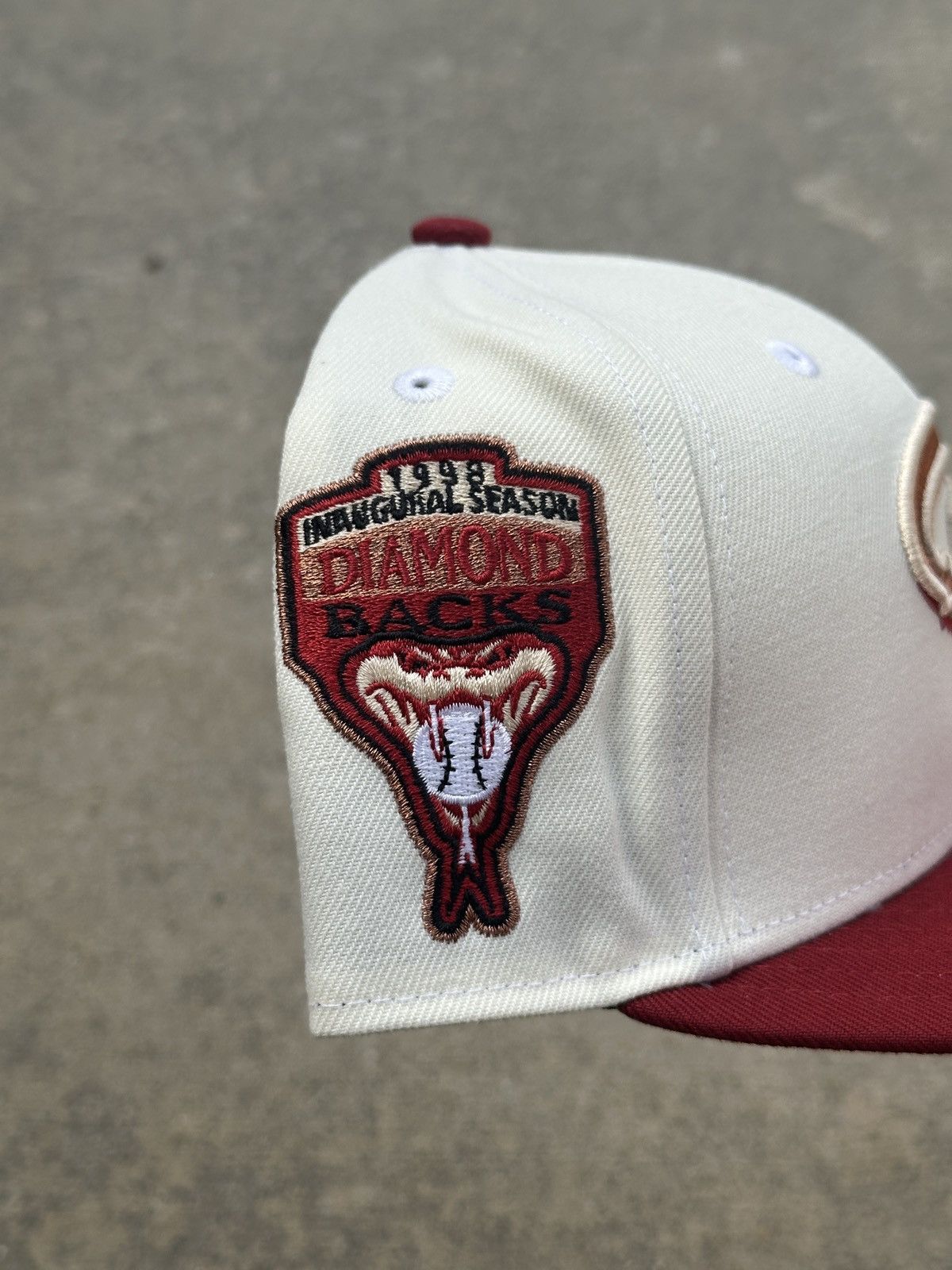 MLB × New Era Arizona Diamondbacks Chrome White Two Tone Fitted Hat 7 1/4 Size ONE SIZE - 2 Thumbnail