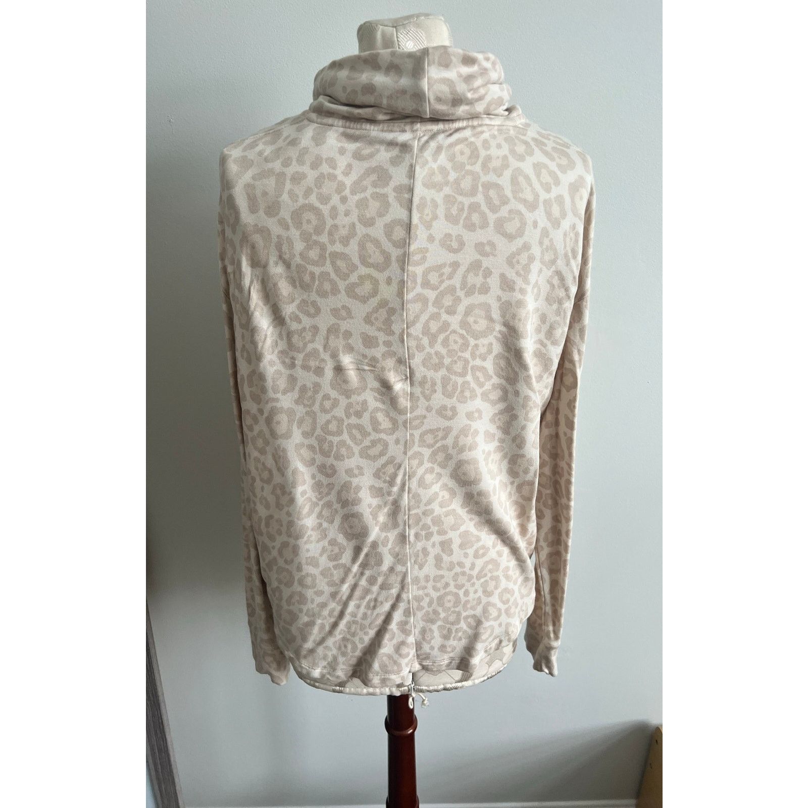Splendid Splendid Ultra Soft Leopard Print Cowl Neck Pullover Medium Size M / US 6-8 / IT 42-44 - 4 Thumbnail