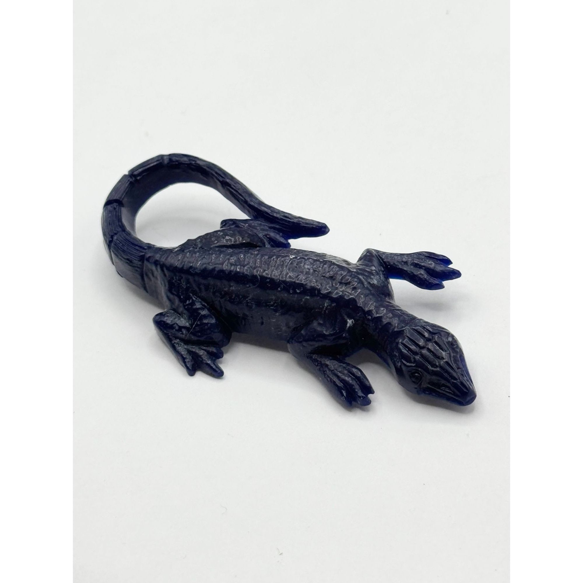 Vintage Vintage carved blue Lucite lizard gecko brooch pin Size ONE SIZE - 3 Thumbnail