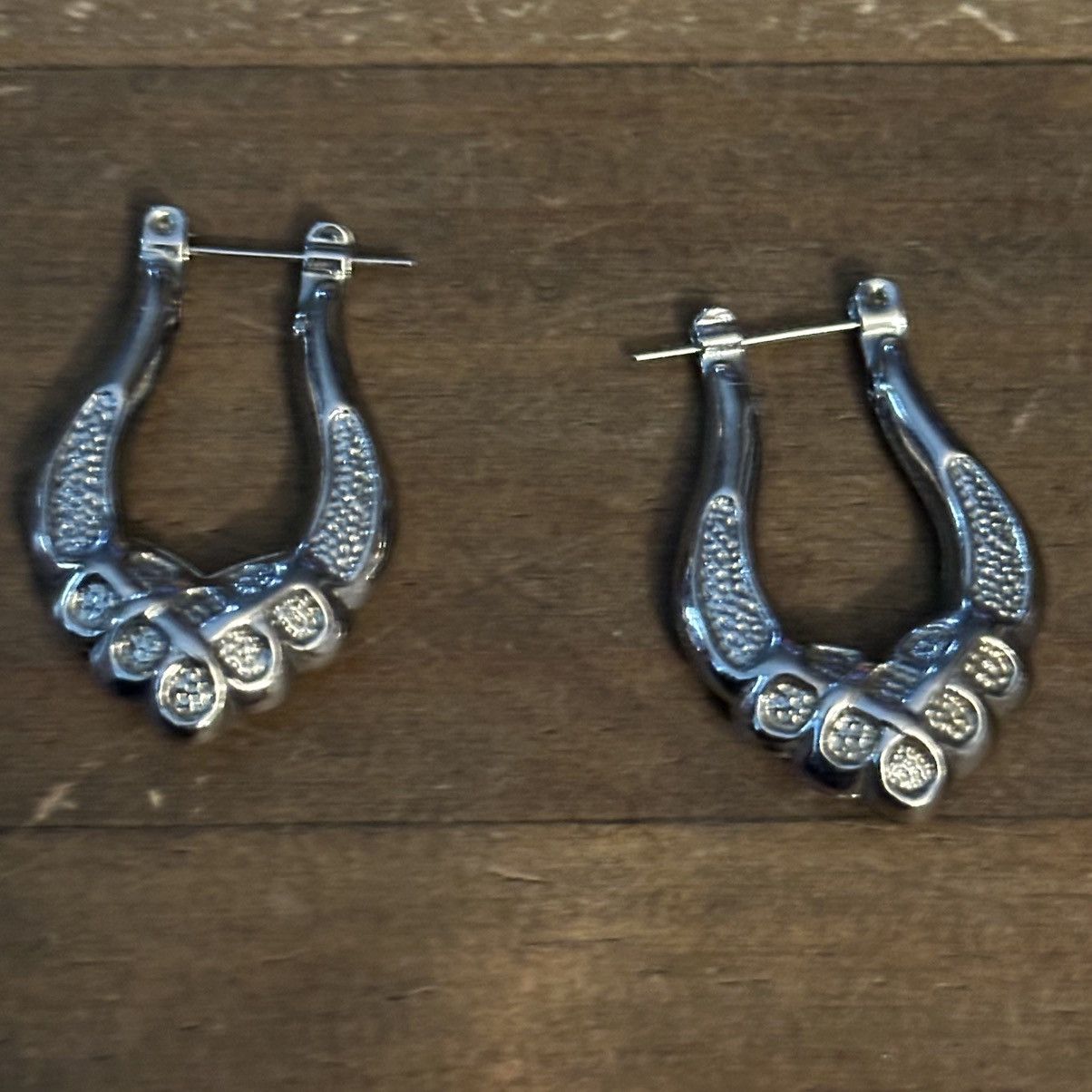 Other Silver tone fancy embossed hoop earrings Size ONE SIZE - 2 Thumbnail