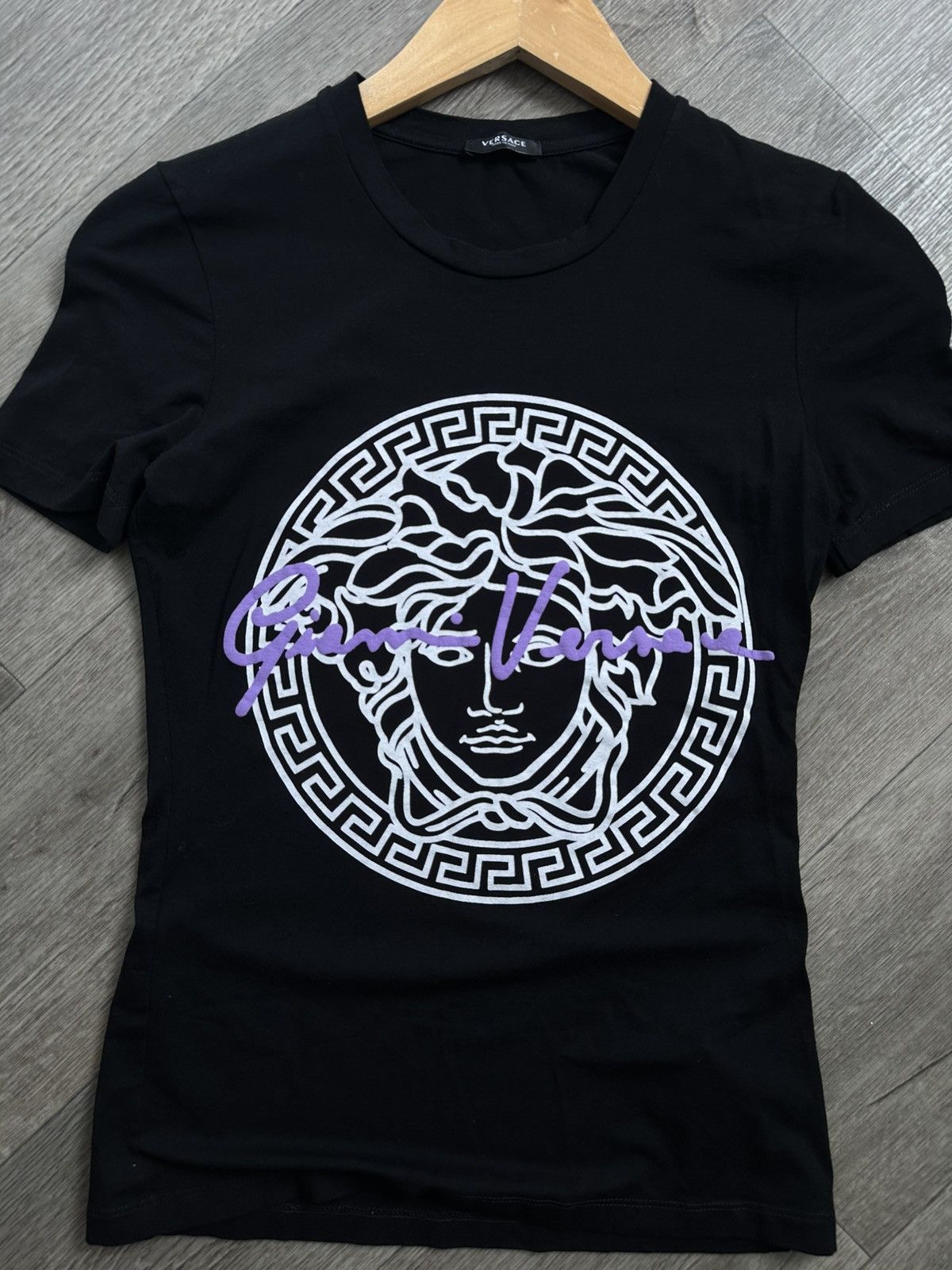 Versace 🫧Gianni Versace Signature Medusa Logo T-Shirt Black Women's Size XS / US 0-2 / IT 36-38 - 4 Thumbnail