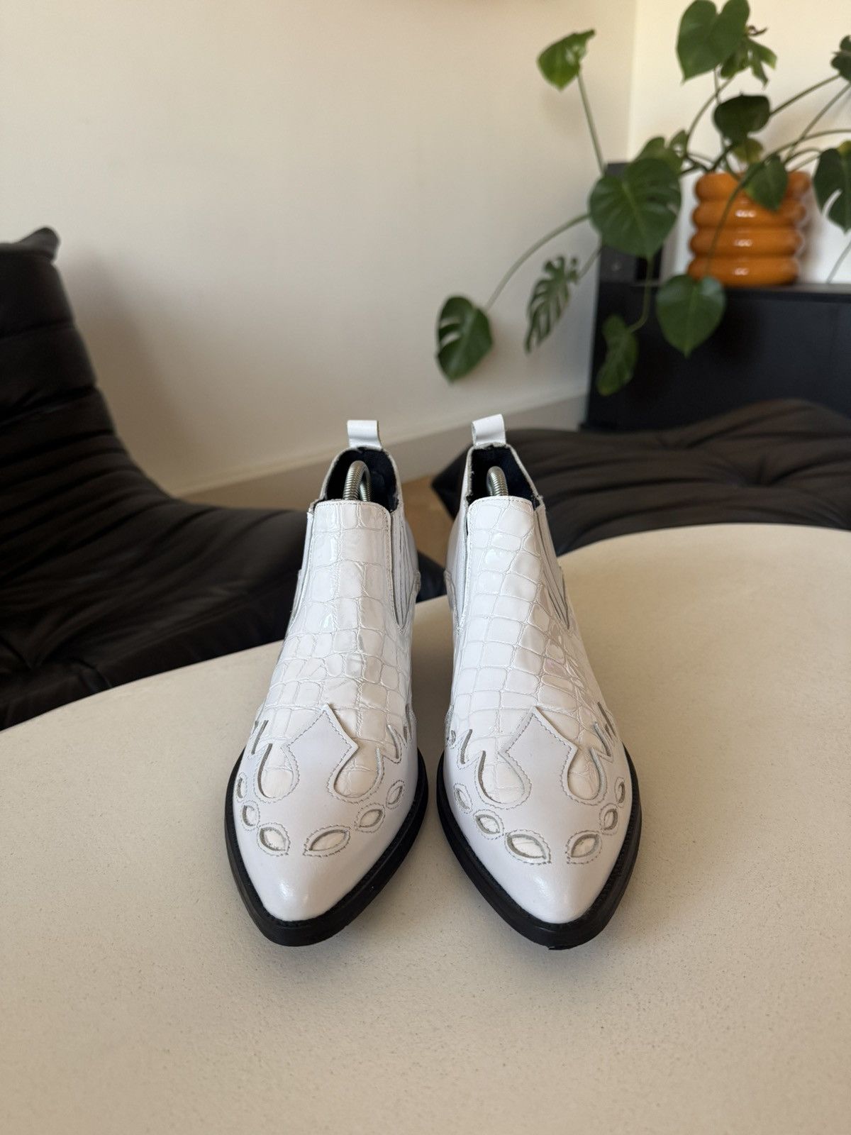 Kurt Geiger Vintage Women’s Cowboy Patent Leather Boots White Hype Rare Size US 9 / IT 39 - 2 Thumbnail