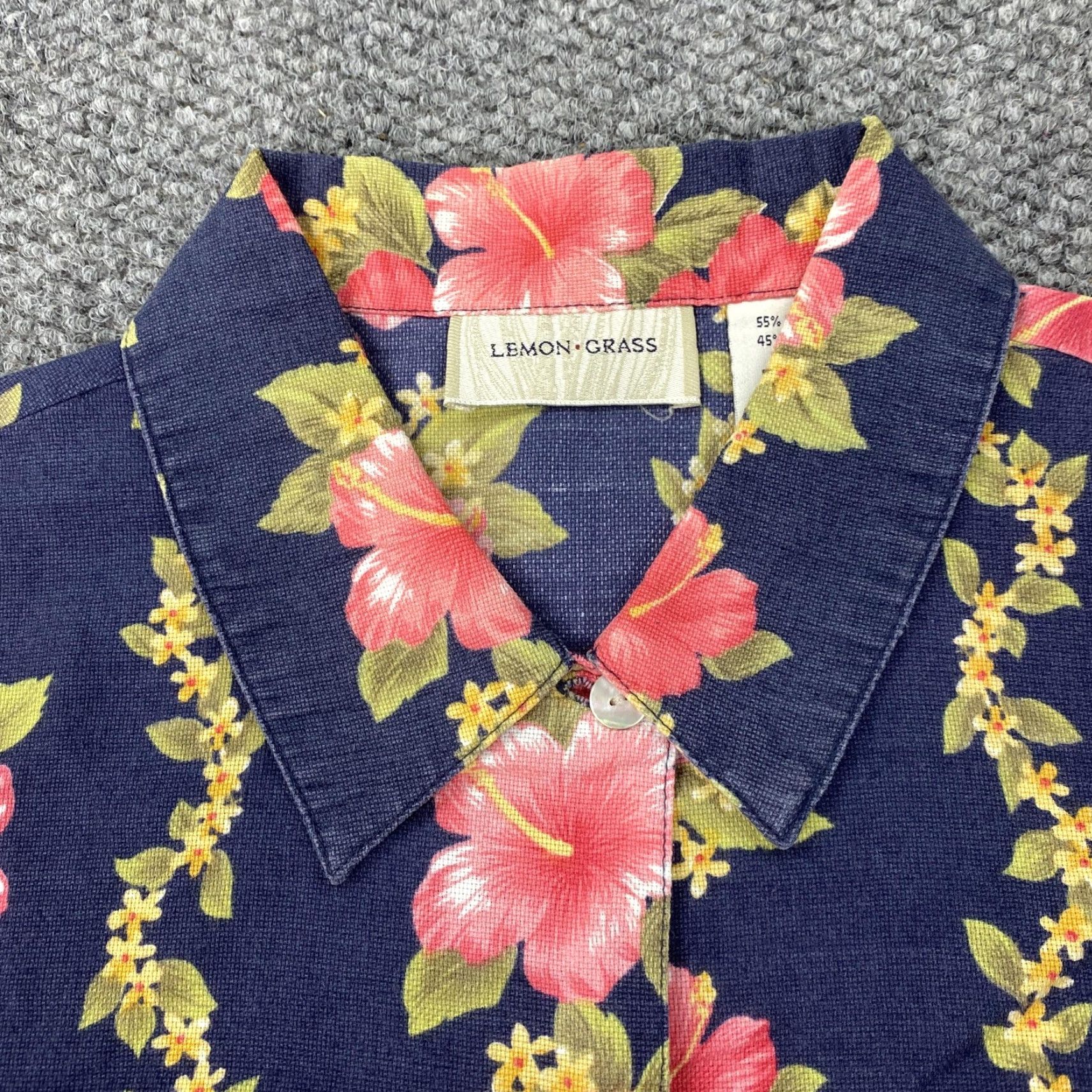 Vintage VINTAGE? No. But: Lemon Grass Shirt Womens XL Navy Blue Hawaiian Hibiscus Linen Cotton Button-Up Collared Short Sleeve Floral Tropical Womens XL Blue Size XL / US 12-14 / IT 48-50 - 2 Thumbnail