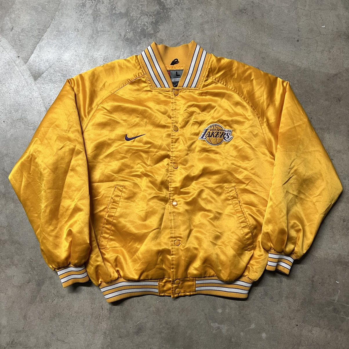 NBA × Vintage Vintage 2000’s NBA Los Angeles Lakers Team Nike Satin Jacket Size US L / EU 52-54 / 3 - 2 Thumbnail