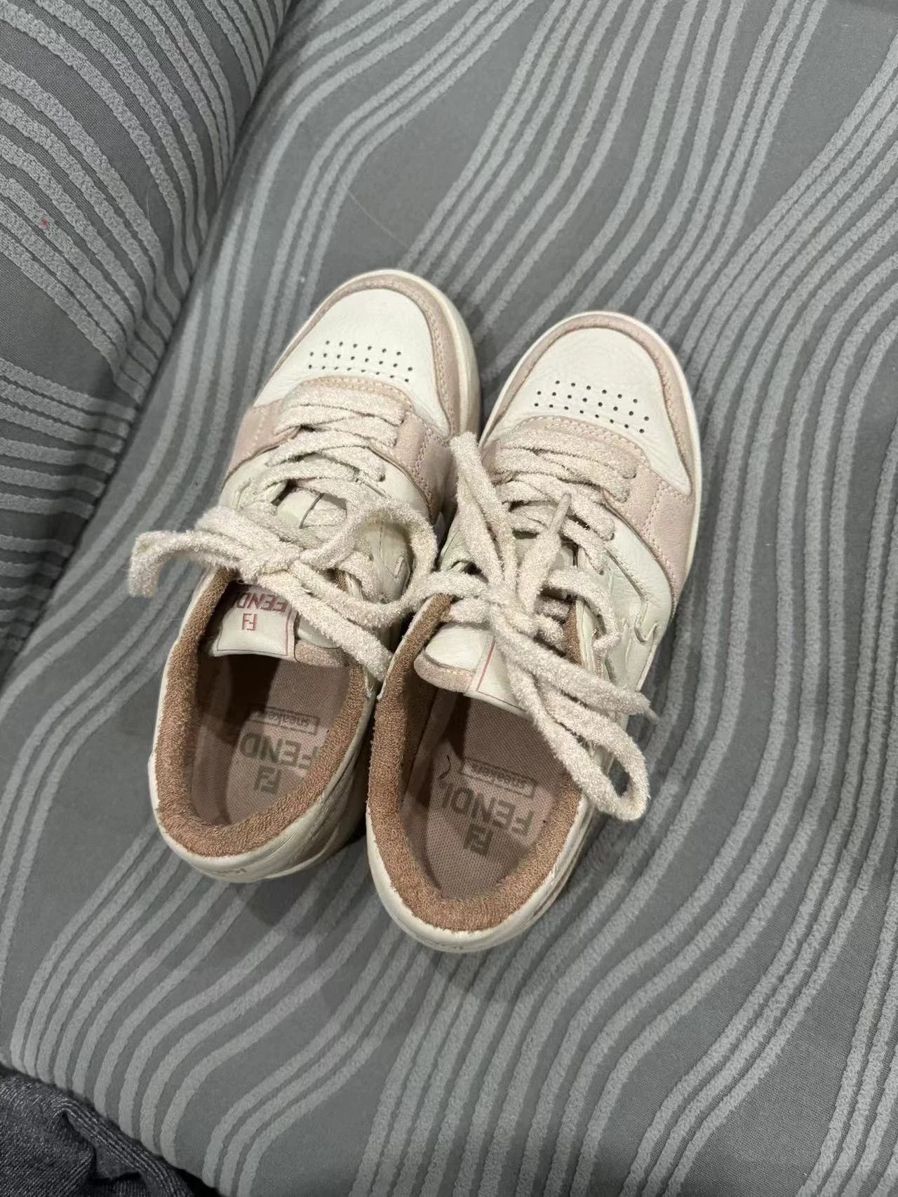 Fendi Fendi Low-Top Sneakers 36 Authentic Size US 5.5 / IT 35.5 - 1 Thumbnail