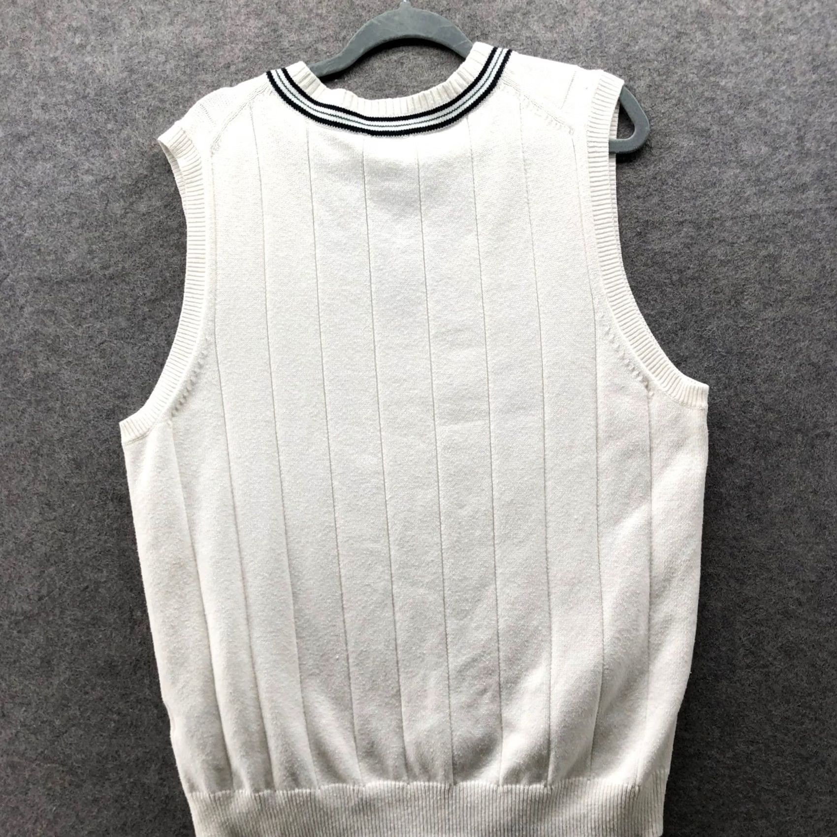 Uniqlo Uniqlo V-Neck Cricket Vest Mens L White Preppy Knit Sleeveless Tank Shirt Size US L / EU 52-54 / 3 - 2 Thumbnail