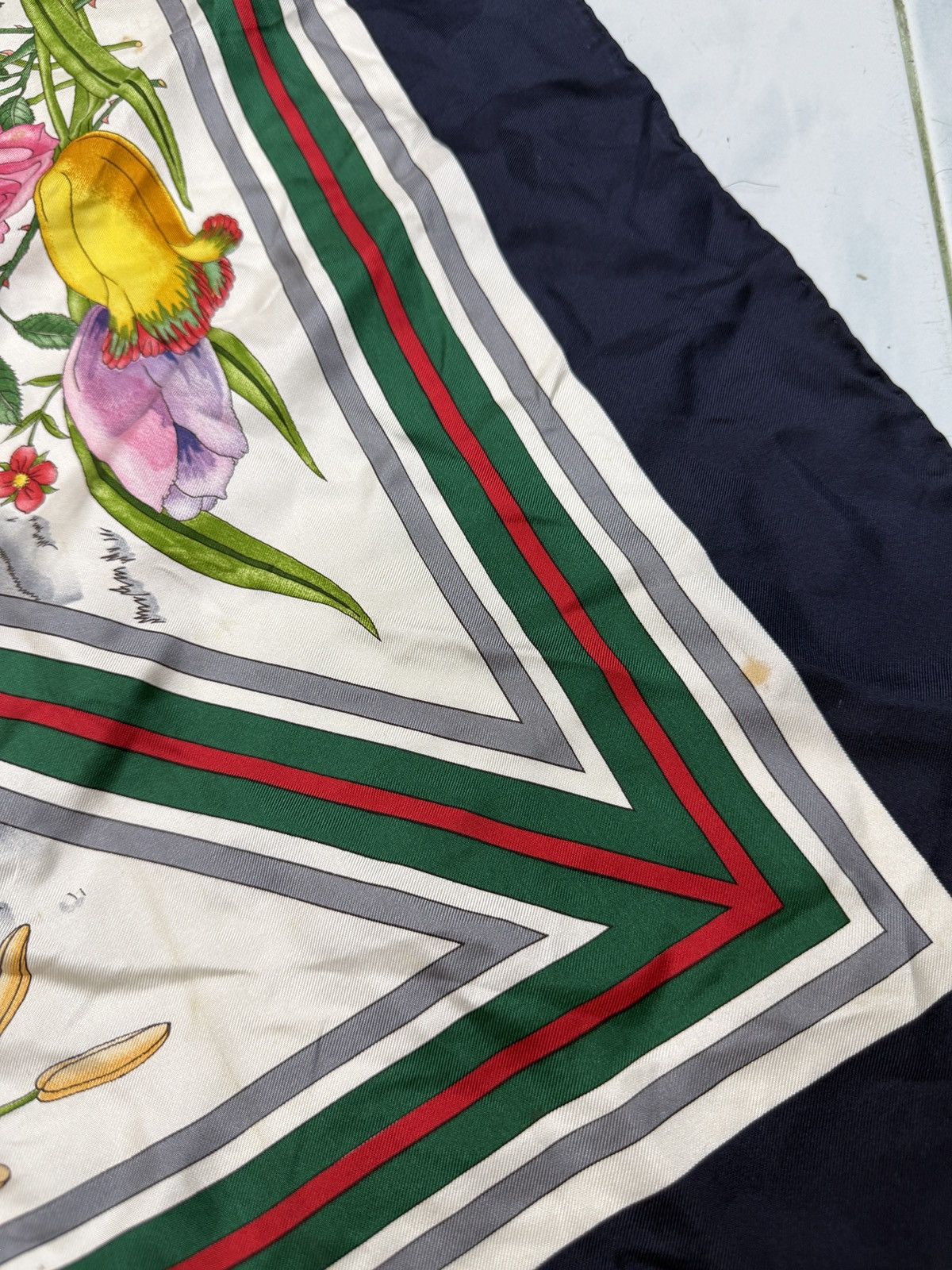 Gucci 🔥🔥🔥ARCHIVE VINTAGE GUCCI SILK SCARF BY VITTORIO ACCORNERO Size ONE SIZE - 3 Thumbnail