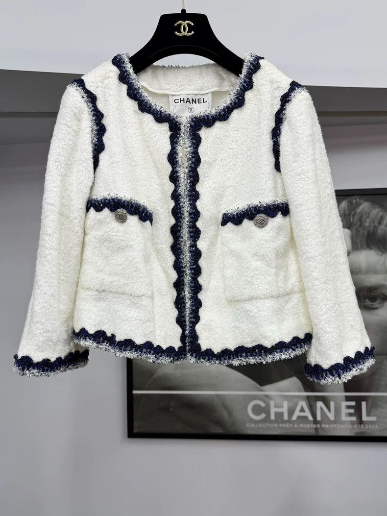 Chanel Chanel White towel blue silver rolled-edge coat Size XXS / US 00 / IT 34 - 1 Thumbnail