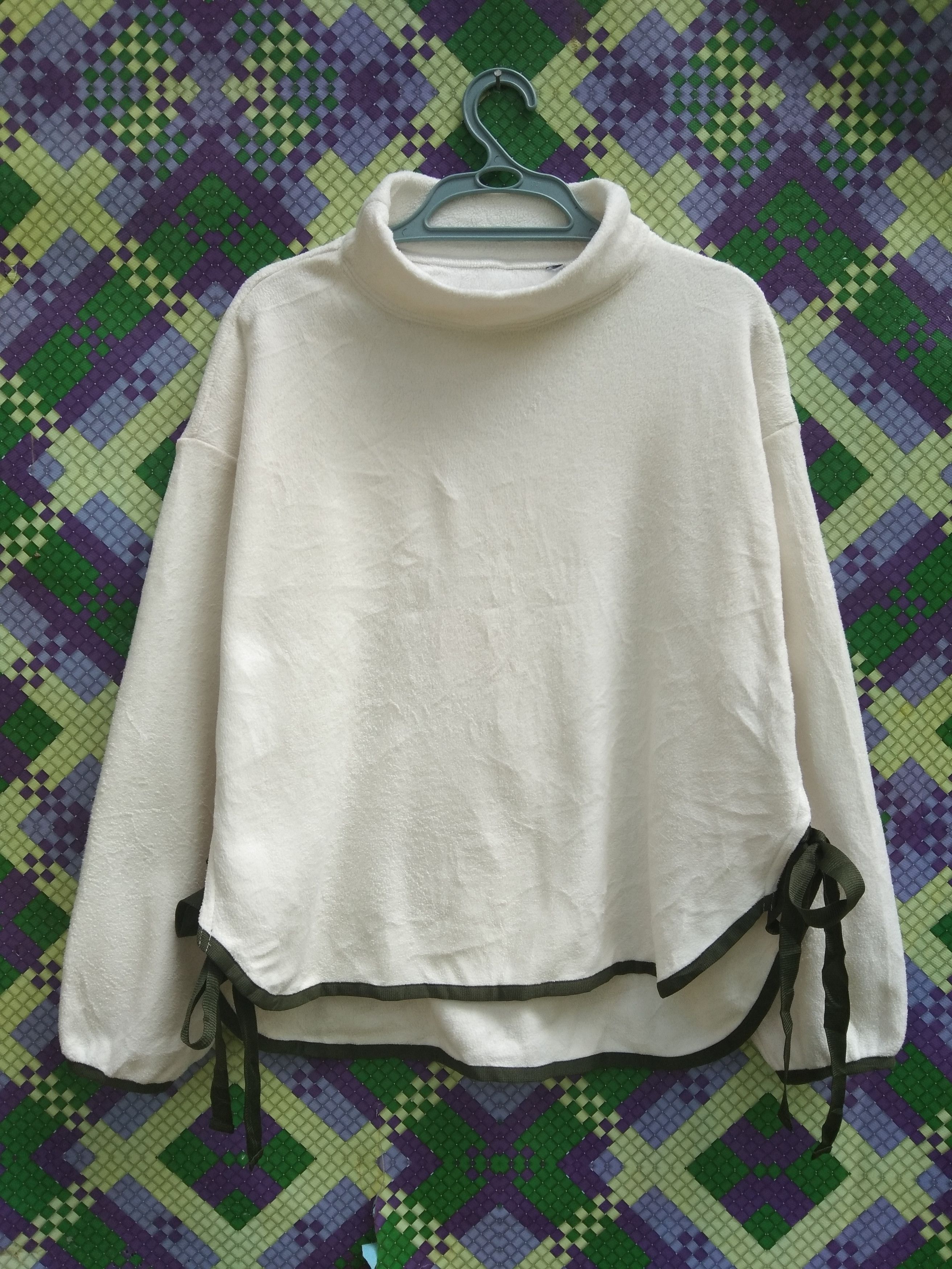 UNIQLO X WHITE MOUNTAINEERING FLEECE SWEATER JACKET