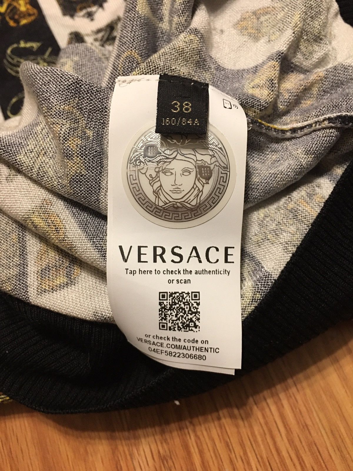 Versace VERSACE Virtus Silk Sweater Alphabet Black Gold Medusa EU38 Size S / US 4 / IT 40 - 12 Thumbnail