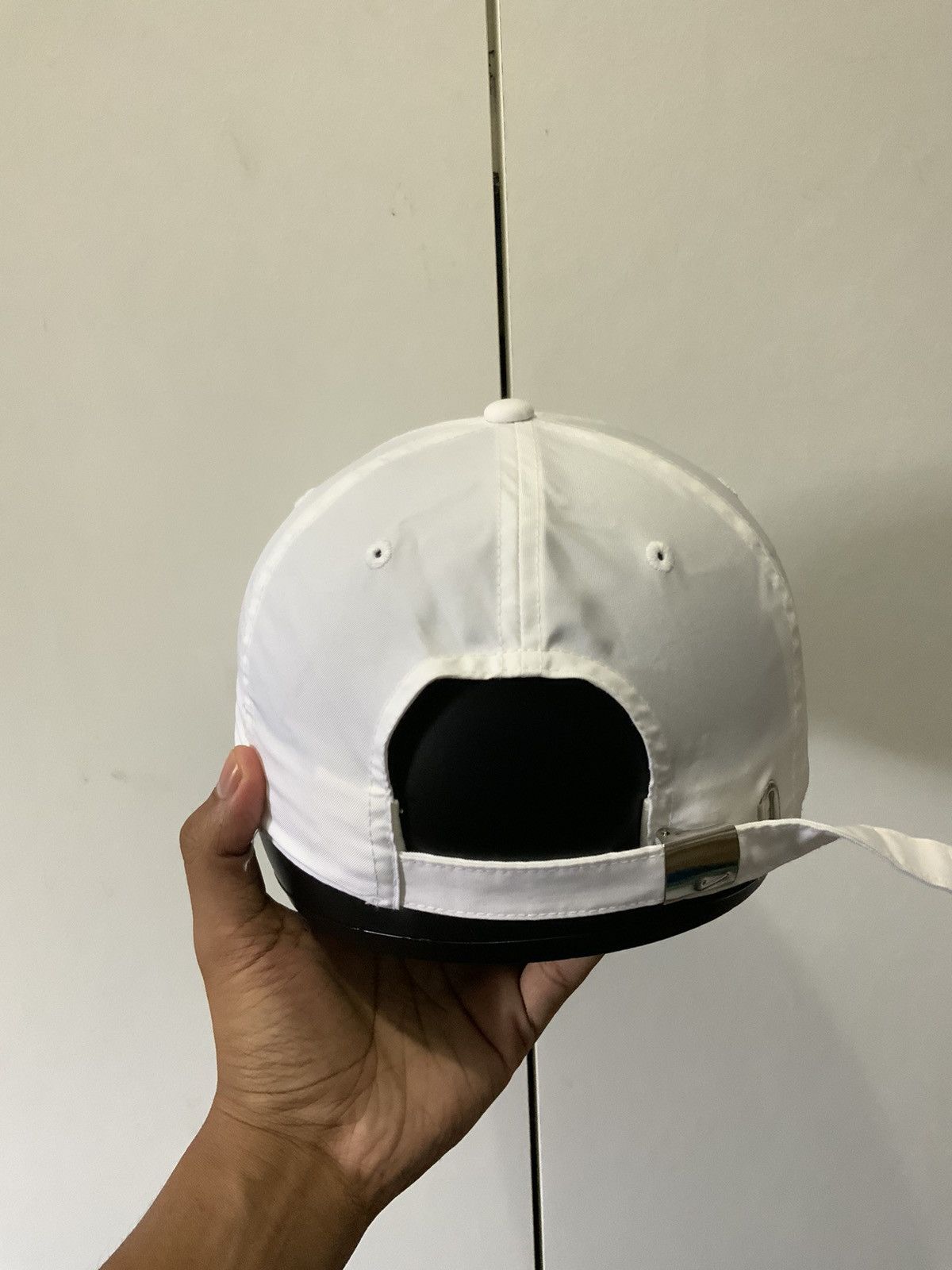 Nike Nike Small Swoosh Logo White Hat Size ONE SIZE - 3 Thumbnail