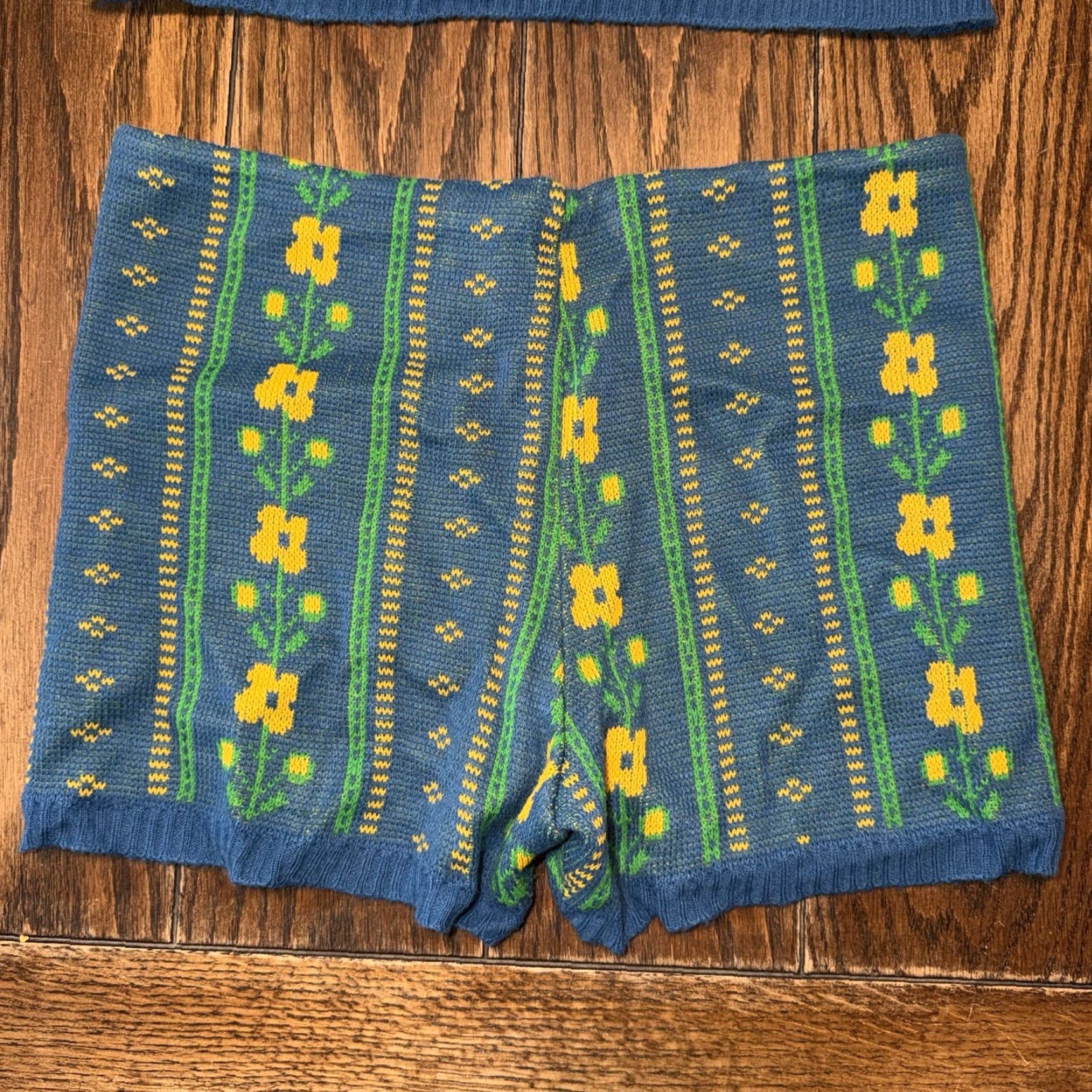 Vintage VINTAGE Charlie's Girls Erika Elias 70s Daisy Outfit Top And High Rise Shorts Size S / US 4 / IT 40 - 4 Thumbnail