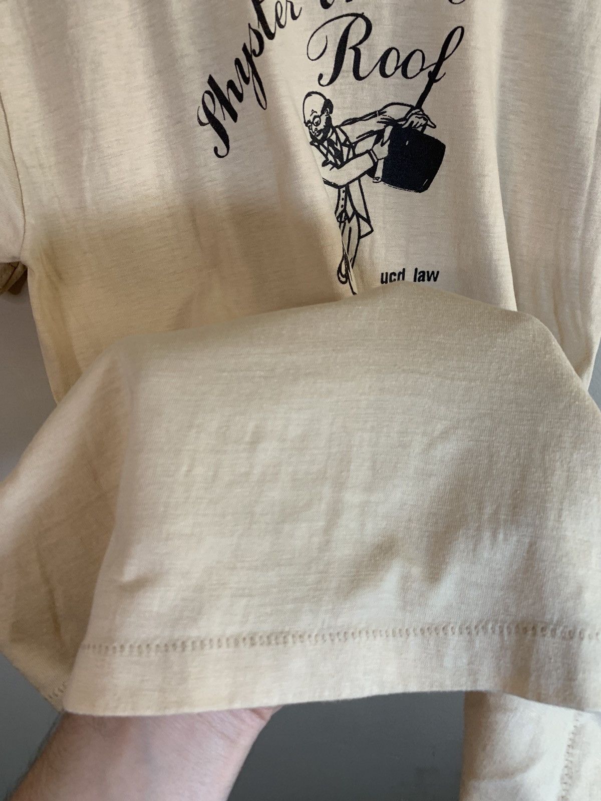 Vintage RARE* Vintage 1982 Shyster On The Roof UCD Law College Shirt Size US L / EU 52-54 / 3 - 4 Thumbnail