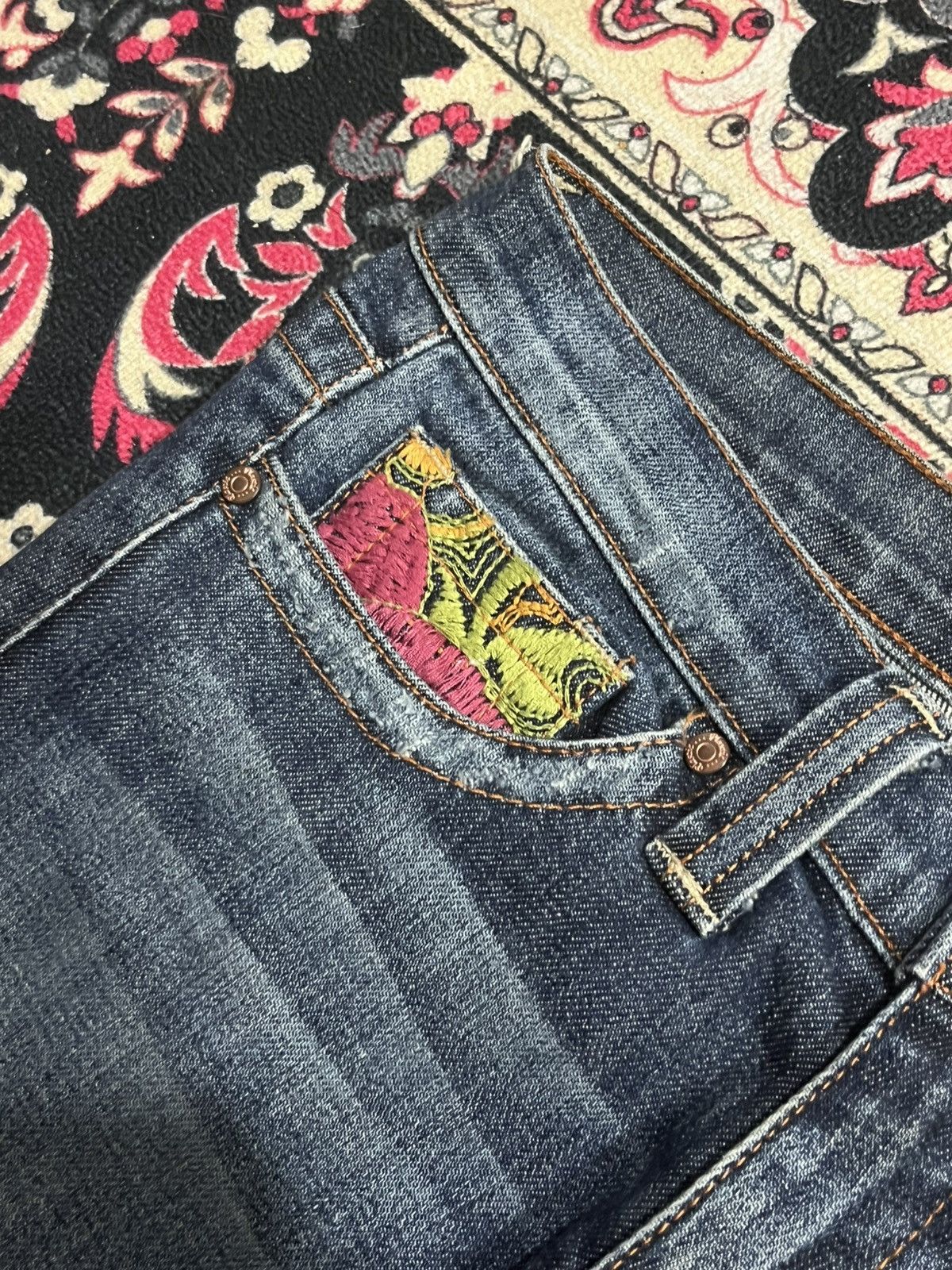 If Six Was Nine ⚡️Flare⚡️Plastic By Gly Floral Embroidered Pocket Blue Jeans Size 29" - 5 Thumbnail