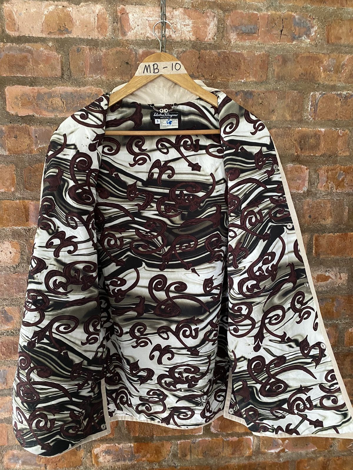 Salvatore Ferragamo 1990s Ferragamo Quilted abstract lining Jacket Size M / US 6-8 / IT 42-44 - 10 Thumbnail
