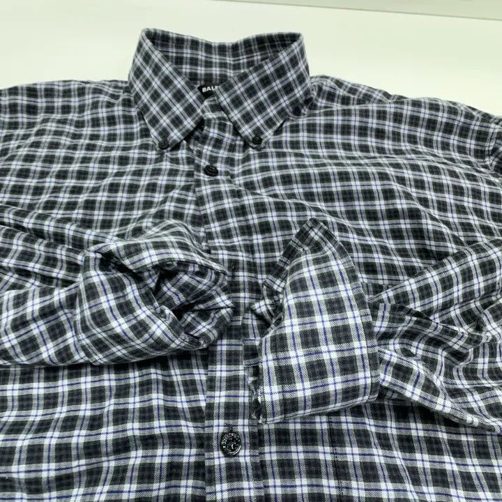 Balenciaga Balenciaga Balenciaga Casual Stylish Plaid ButtonUp Shirt Size US M / EU 48-50 / 2 - 8 Thumbnail