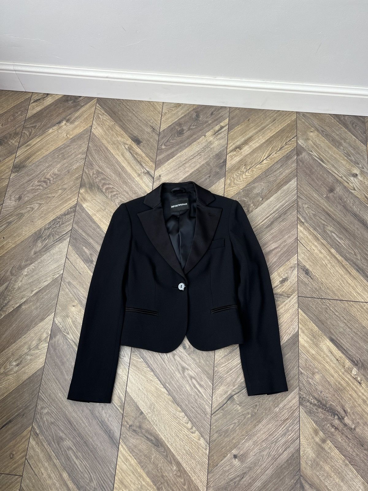 Emporio Armani Vintage Emporio Armani Women’s Black Cropped Tuxedo Blazer Size XS / US 0-2 / IT 36-38 - 2 Thumbnail