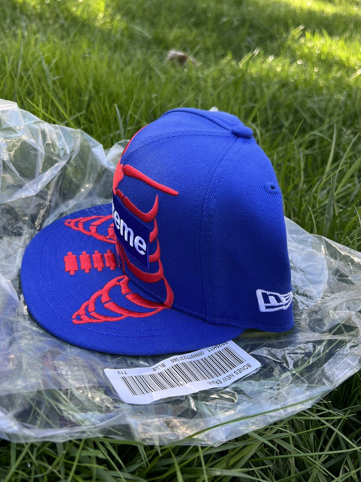 Supreme Bones Box Logo New Era® Supreme Bones Box Logo New Era (FW25) - $54