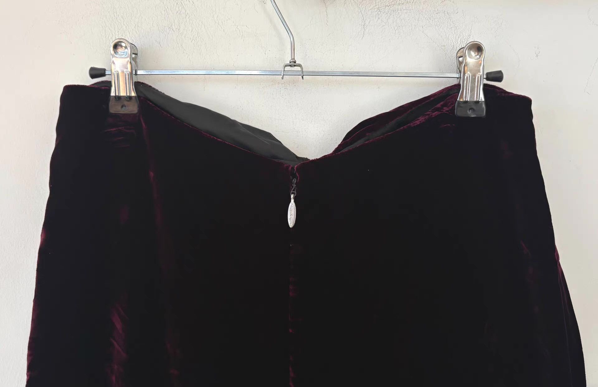 Versace Versus Versace Women's Burgundy Velvet Trousers Ｑ21 Size 30" / US 8 / IT 44 - 3 Thumbnail