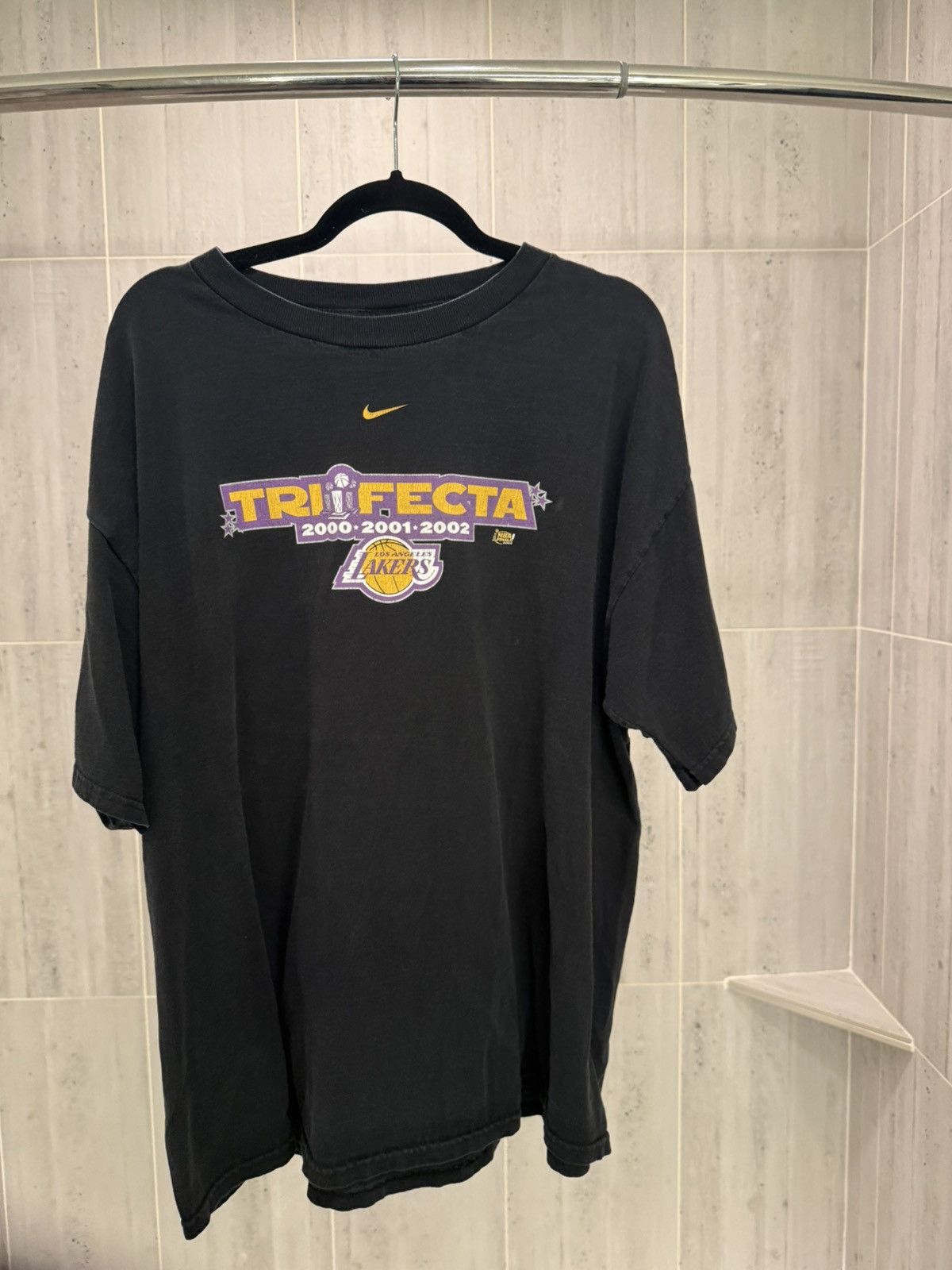 Nike Rare Vintage 2002 LA Lakers “Trifecta” Tee – 3-Peat Champs Size US XL / EU 56 / 4 - 1 Thumbnail