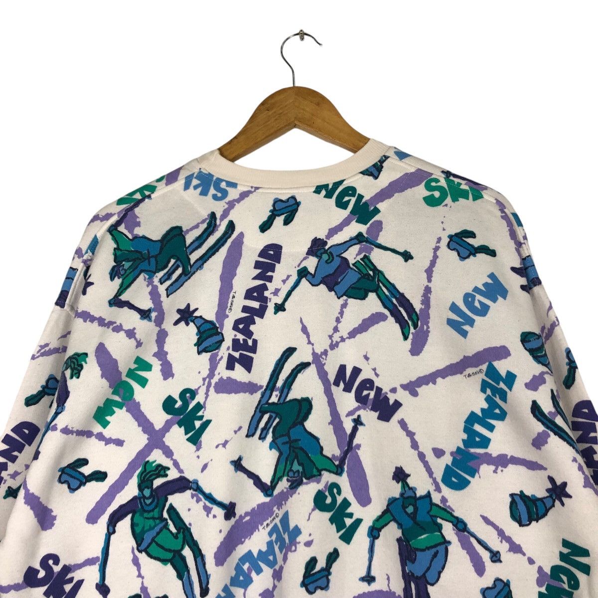 Vintage Vintaeg New Zealand Ski Ice Vintage Souvenir Sweatshirt Size US L / EU 52-54 / 3 - 8 Thumbnail