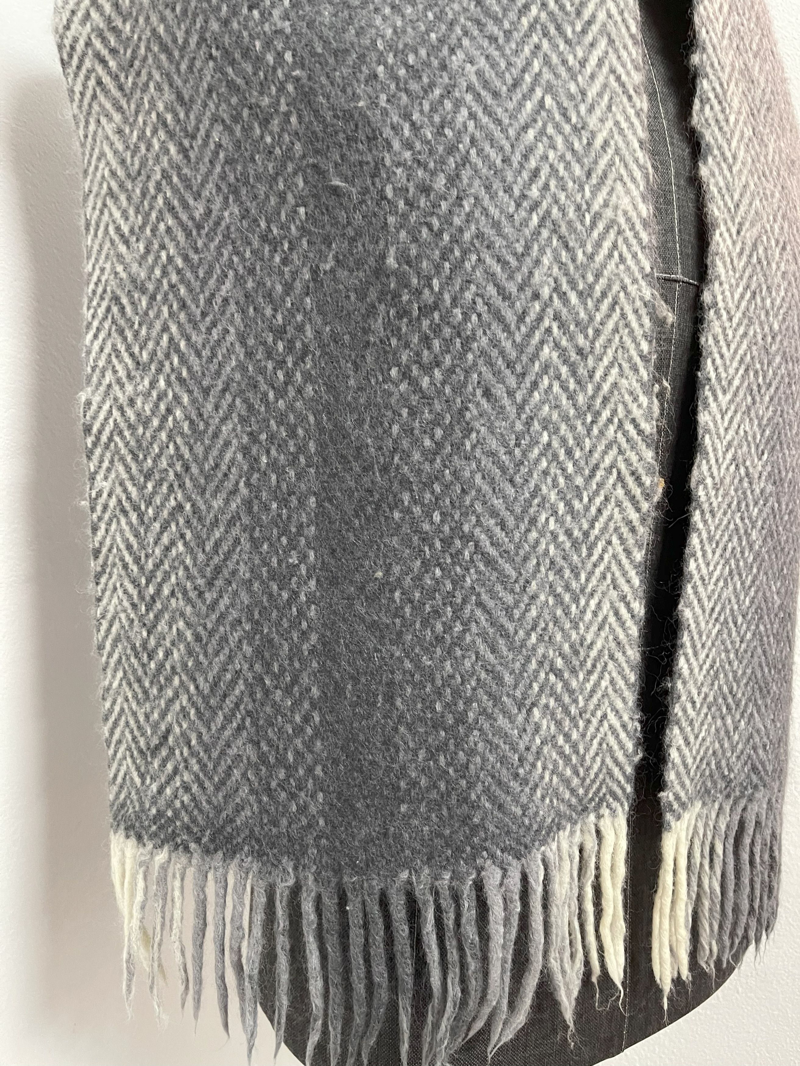 Pierre Balmain Vintage Pierre Balmain Scarf / Muffler - 6056 Size ONE SIZE - 5 Thumbnail