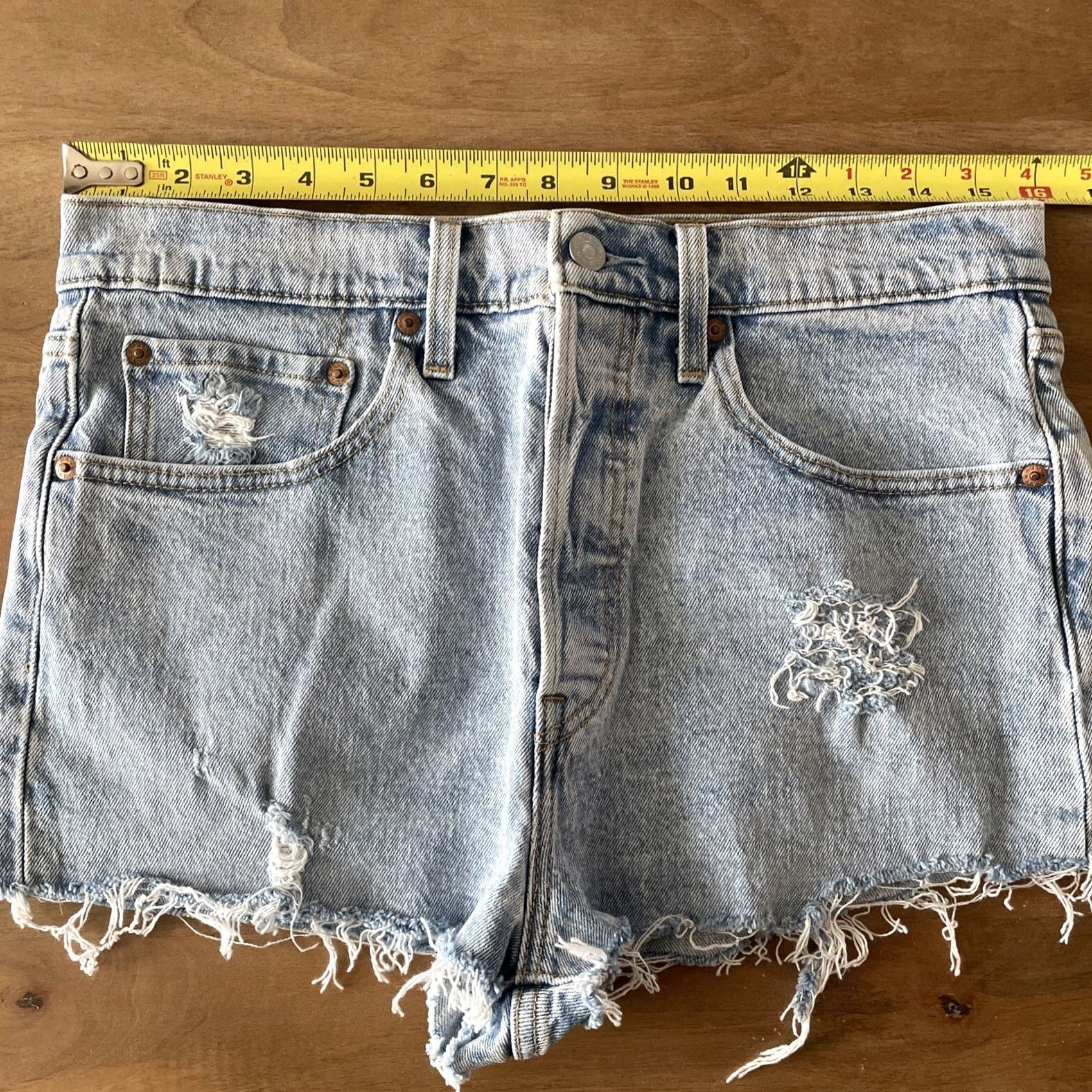 Levi's Levi’s 501 Cut Off Shorts Women 32 Denim Booty Jorts Raw Hem Hi-Rise Light Wash Shorts Casual Womens 90s Western Cowboy Grunge Vintage No Size 30" / US 8 / IT 44 - 3 Thumbnail