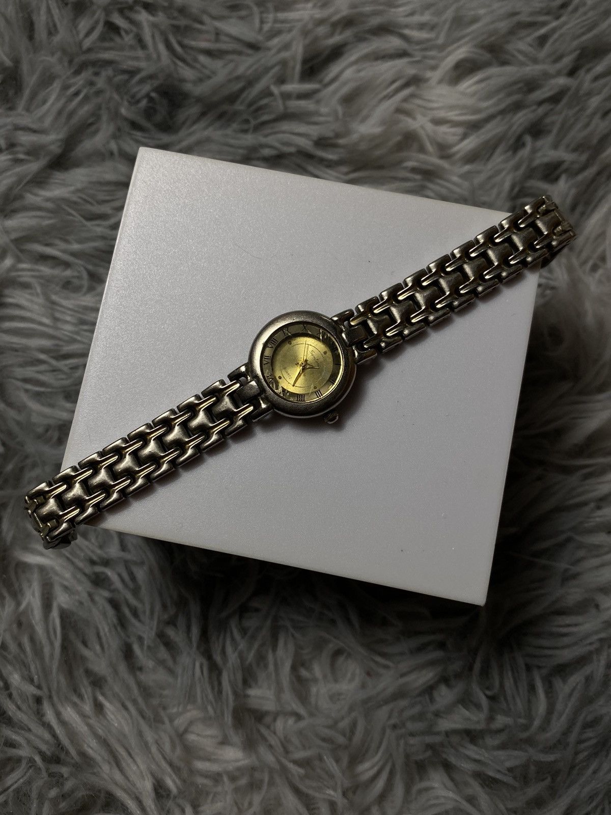Vintage Vintage Semptoni Quartz Watch with Roman Dial Japanese Brand Size ONE SIZE - 1 Thumbnail