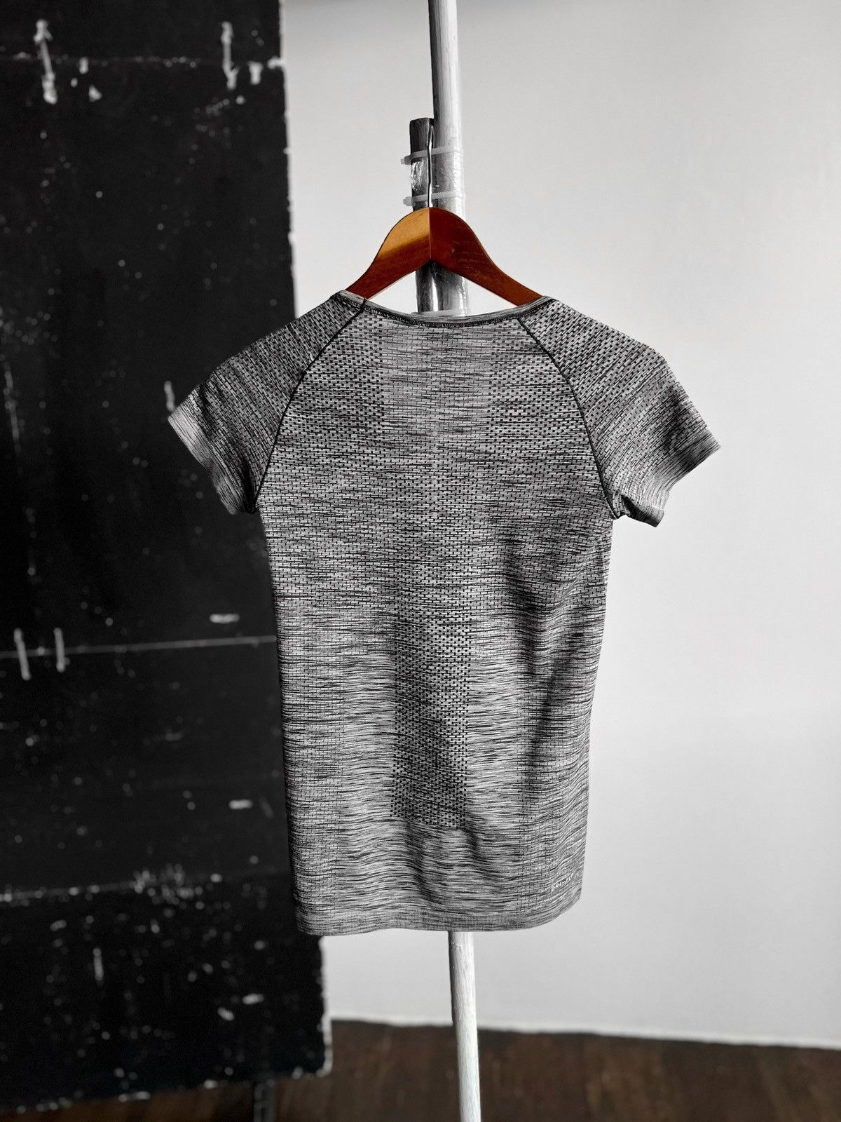Nike Nike Dri-FIT Womens Gray Short Sleeve Sport T-Shirt Jersey Size XS / US 0-2 / IT 36-38 - 3 Thumbnail