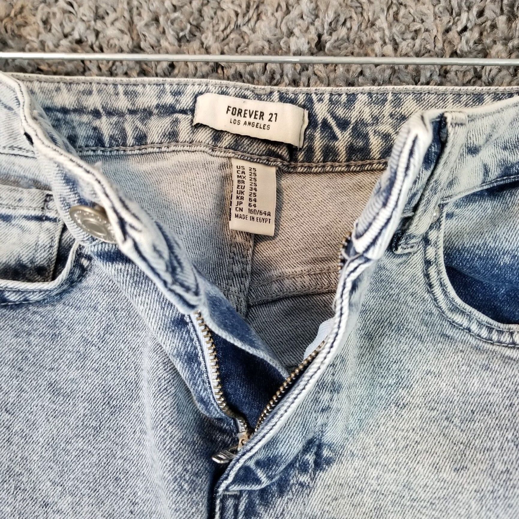 Forever 21 FOREVER 21 Acid Wash Skinny Jeans Size 25 Blue Womens Size 42" / US 20 - 5 Thumbnail