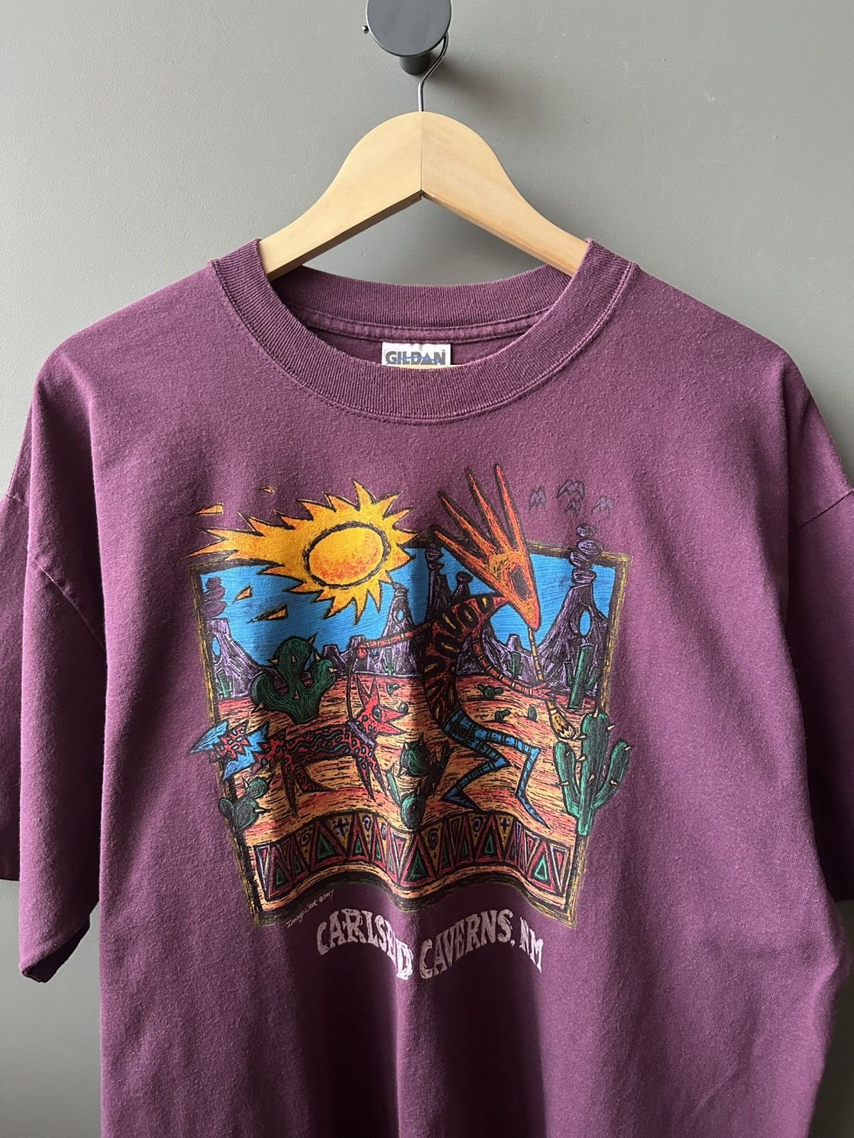 Gildan Vintage 1997 Carlsbad Caverns NM Graphic Print Tee Size US XL / EU 56 / 4 - 2 Thumbnail