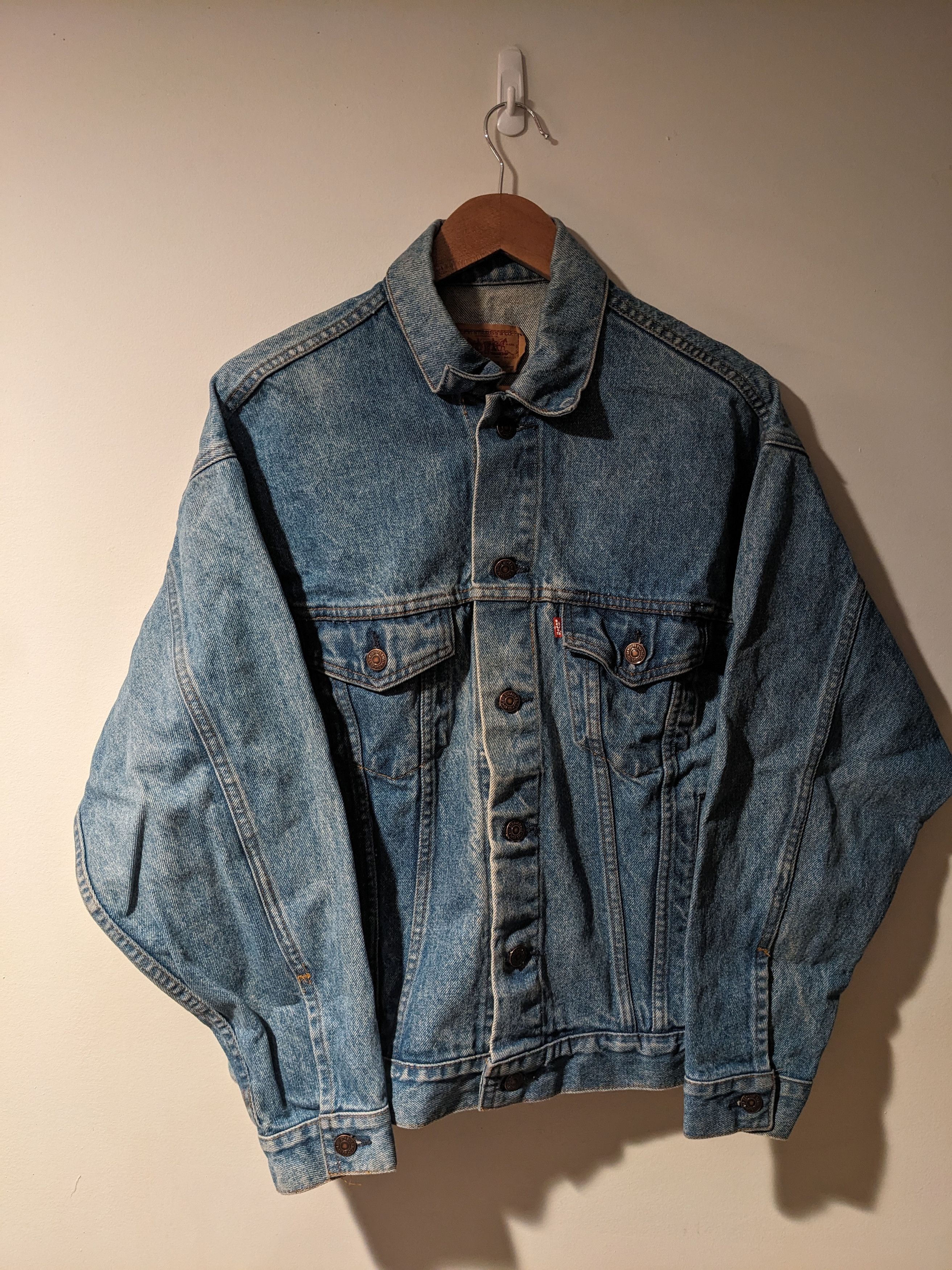 Levi's × Vintage Vintage 90s Levi Blue Medium Denim Trucker Jacket Size US M / EU 48-50 / 2 - 1 Thumbnail